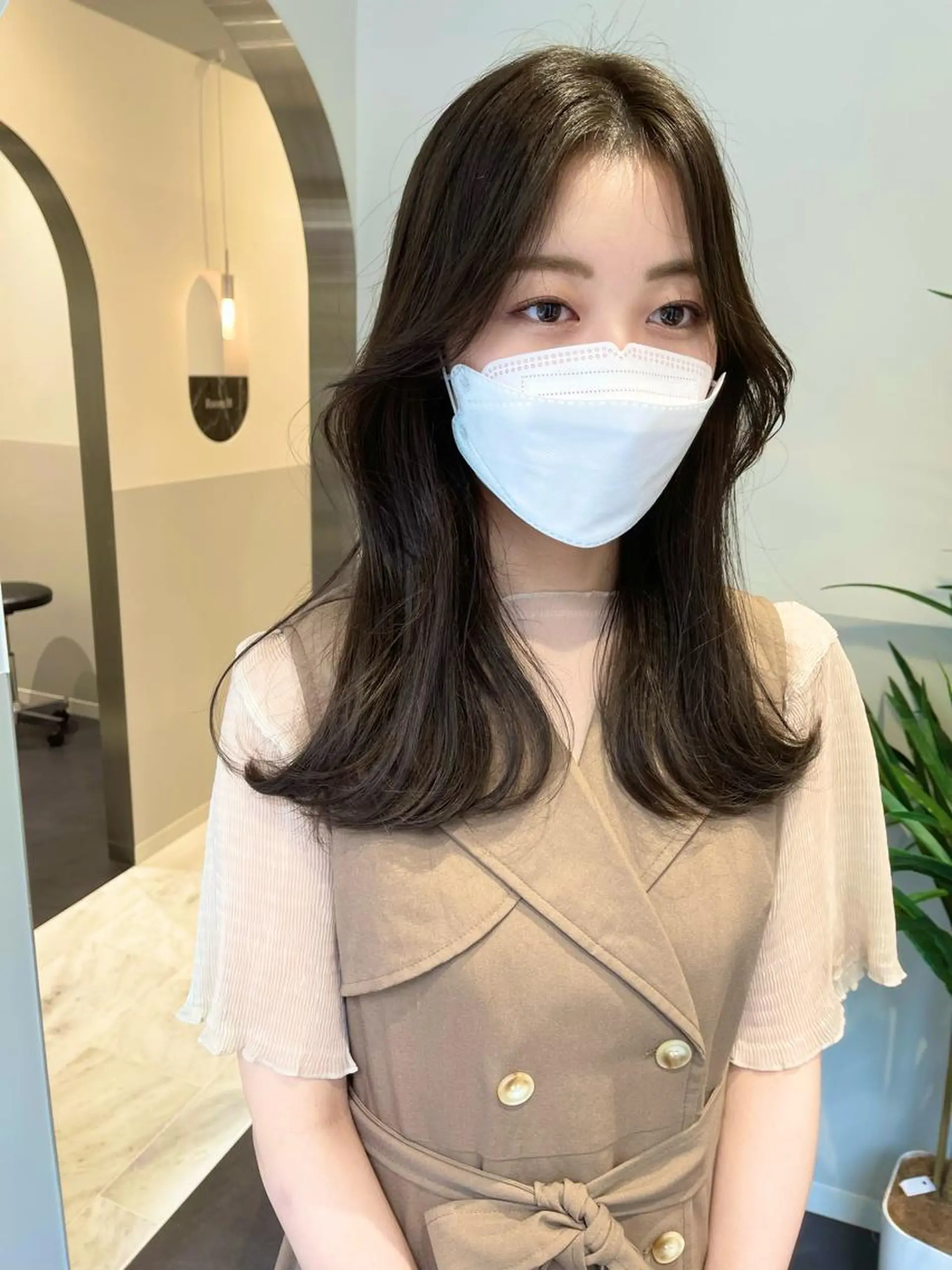 セミロング カラー ブリーチ ブリーチなしカラー オリーブカラー レイヤーカット カット ヘアカラー トリートメント 〻ツヤハイトーン🩰 🤍HARUCAのヘアスタイル