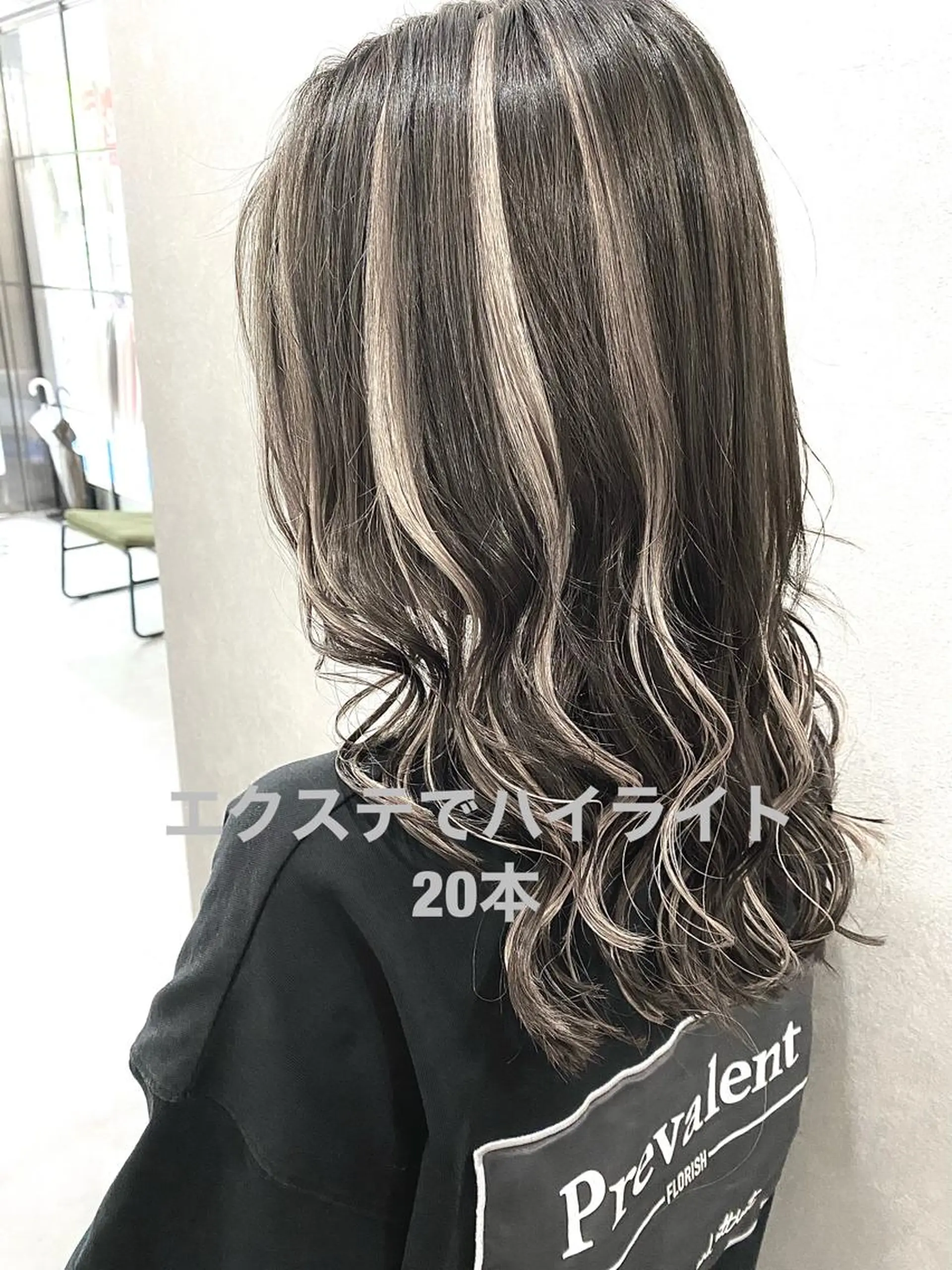 セミロング カラー パーマ ヘアアレンジ シールエクステ アッシュ バレイヤージュ ベージュカラー ブリーチ L. OSAKAのヘアスタイル