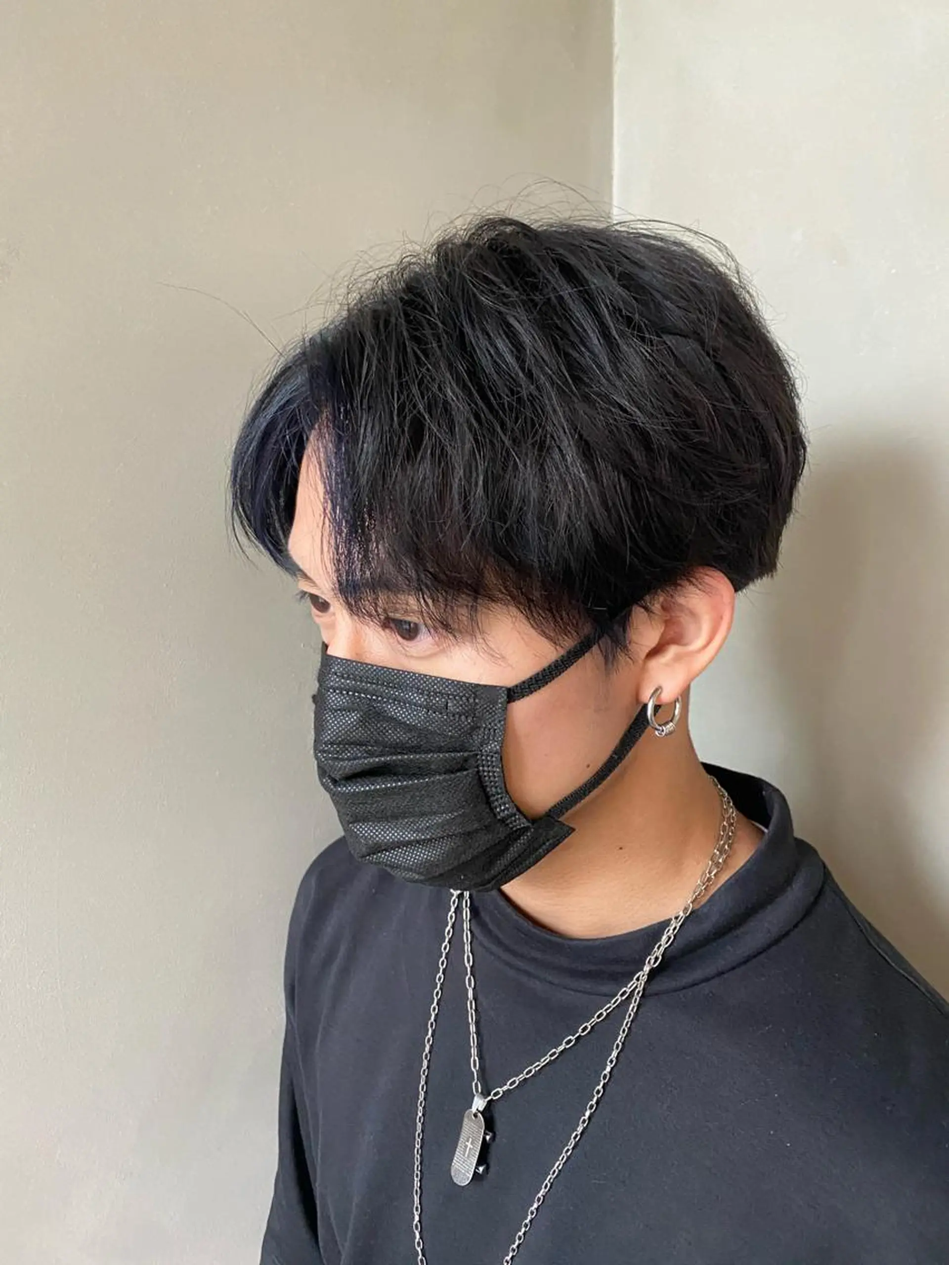 ショート カラー メンズ マッシュ 刈り上げ ネイビーカラー men’s salon Gaudi梅田茶屋町店所属・寳泉 章弘のヘアスタイル