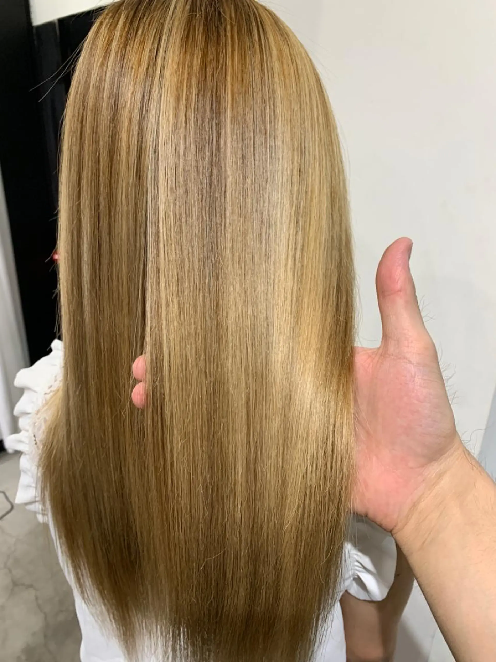 ロング カラー アクアカラー ハイトーンカラー トリートメント エクステ（レミー毛） NINEのヘアスタイル