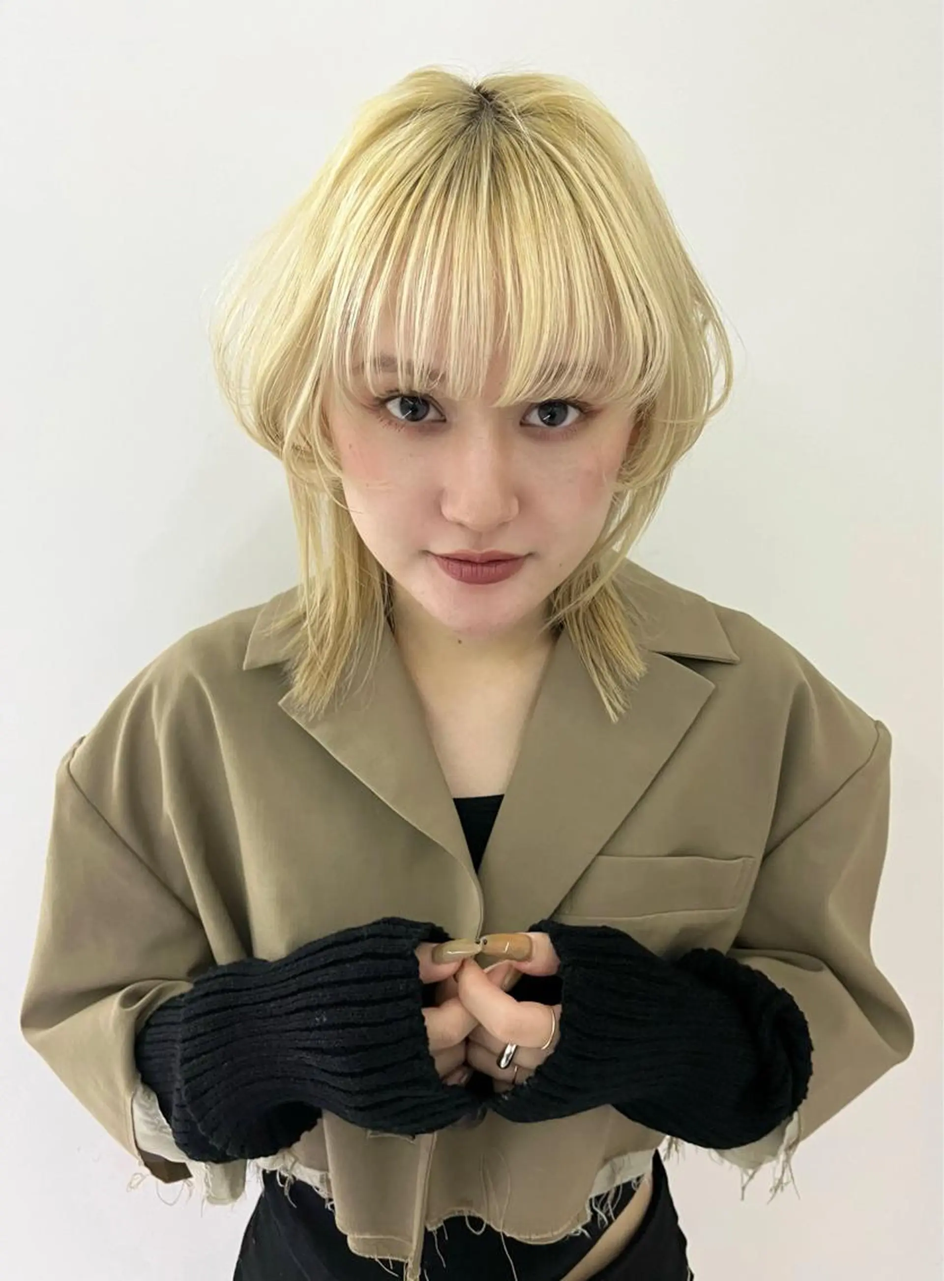 ミディアム カラー ブリーチ 抜きっぱなしブロンド ブロンド 顔周りカット ヘアカラー トリートメント 🩷ハイトーン透明感 レイヤー🩷ユリカのヘアスタイル