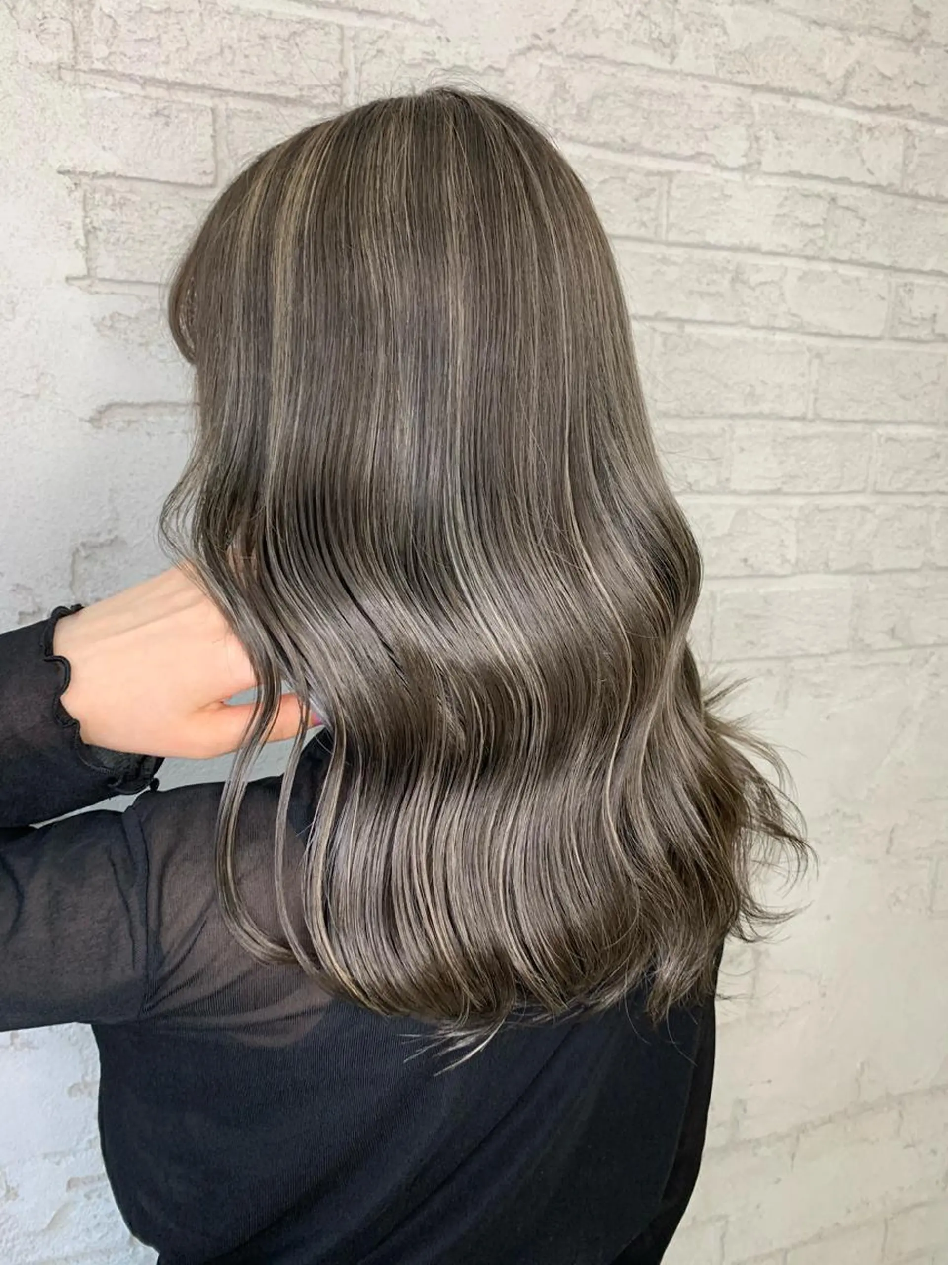 セミロング ハイライト ヘアカラー 🇺🇸ハイライト特 化美容師🇺🇸漆沢のヘアスタイル