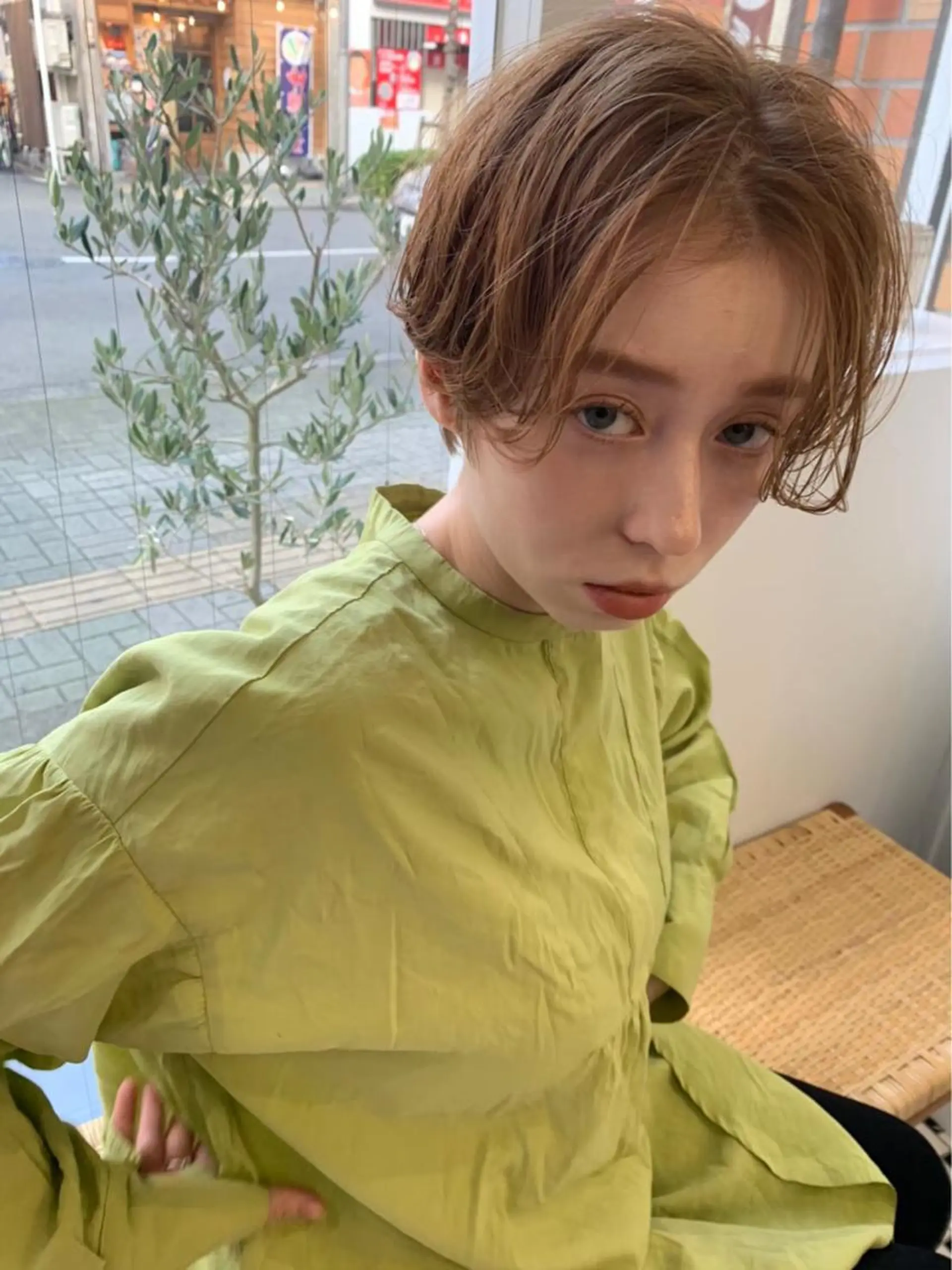 ショート ボブ/ハイトーン REINAのヘアスタイル