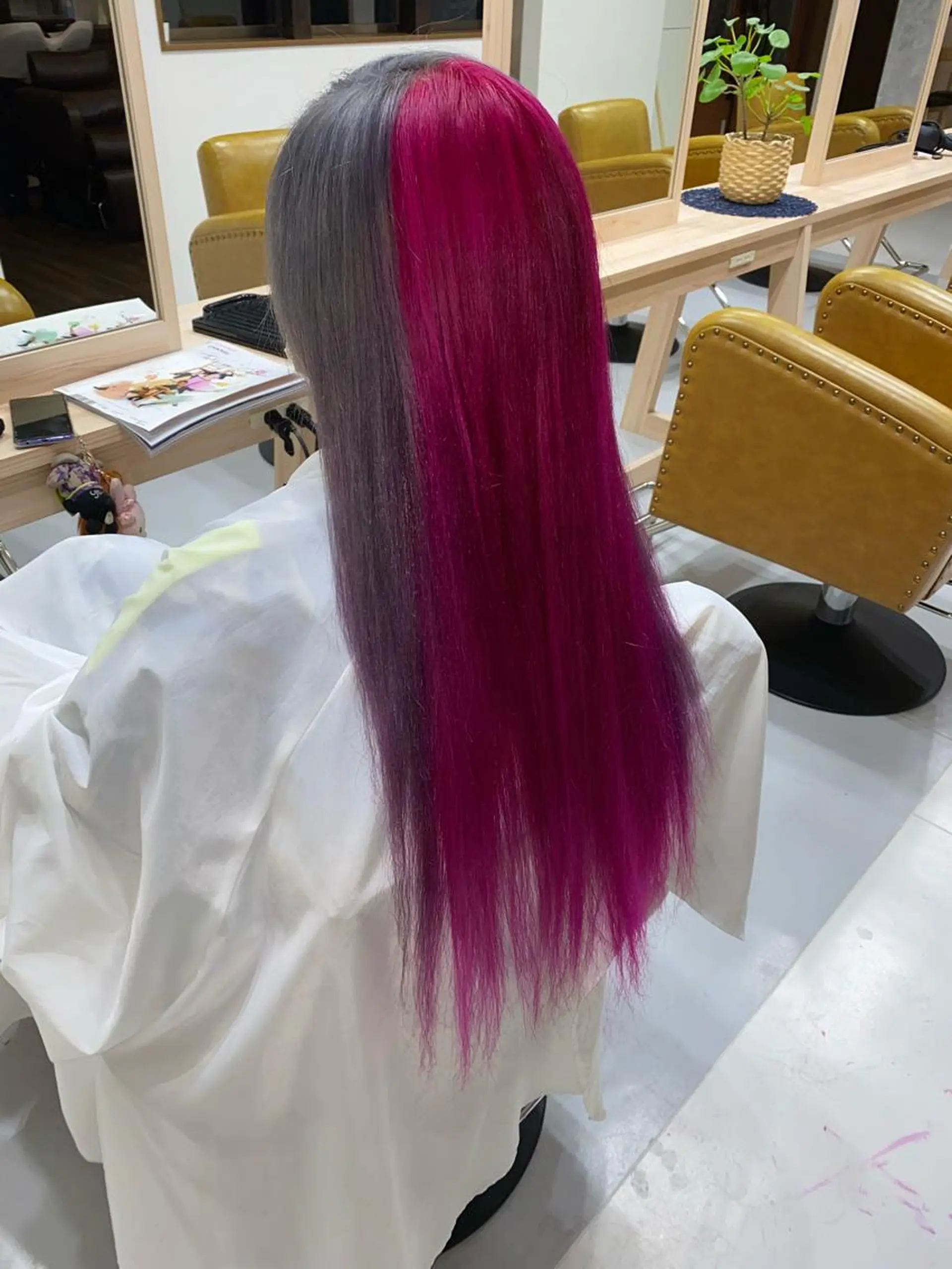 ロング ヘアカラー 手塚 麗のヘアスタイル