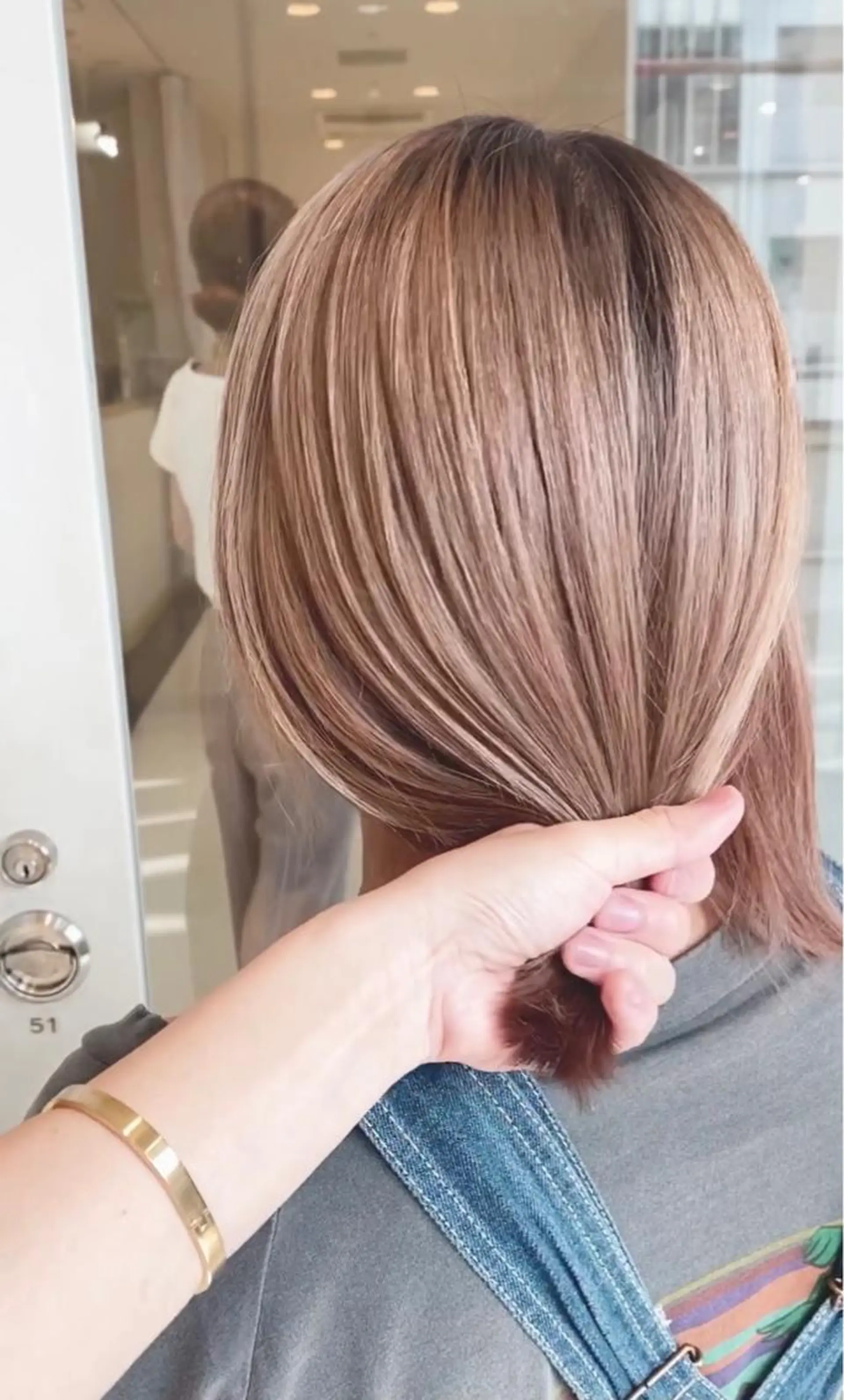 ミディアム ヘアカラー まお♡レイヤーカット 耳ツボジュエリーのヘアスタイル