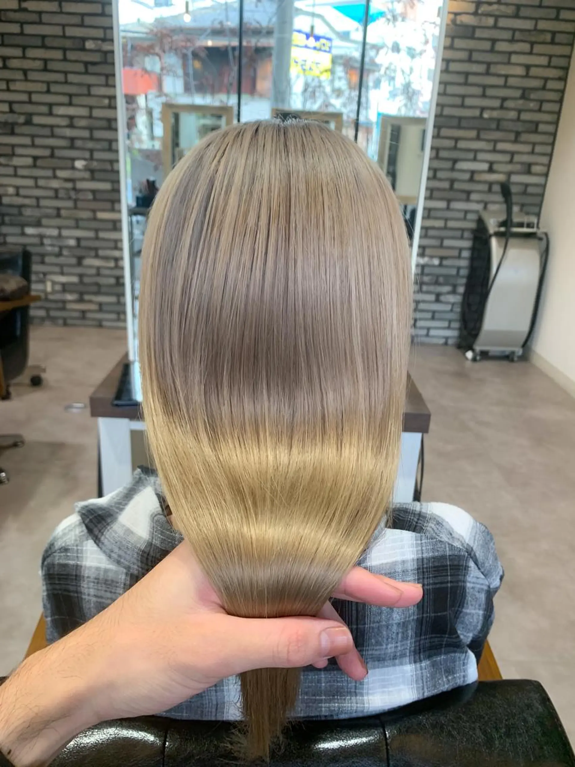 ロング カラー ブリーチ ケアブリーチ ダブルカラー ハイライトカラー ハイトーンカラー カット ヘアカラー トリートメント Uni.所属・地毛風ストレート/ 髪質改善/榎本流行のヘアスタイル