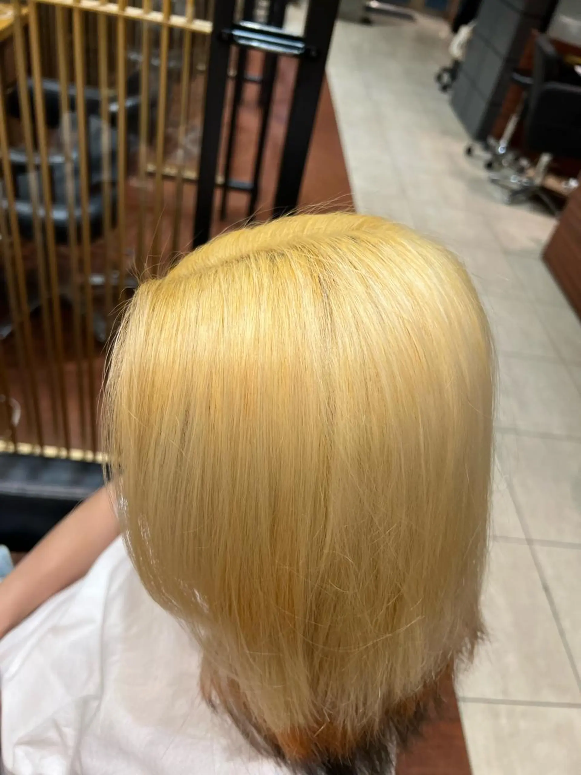 カラー ブリーチ 佐藤 嶺のヘアスタイル