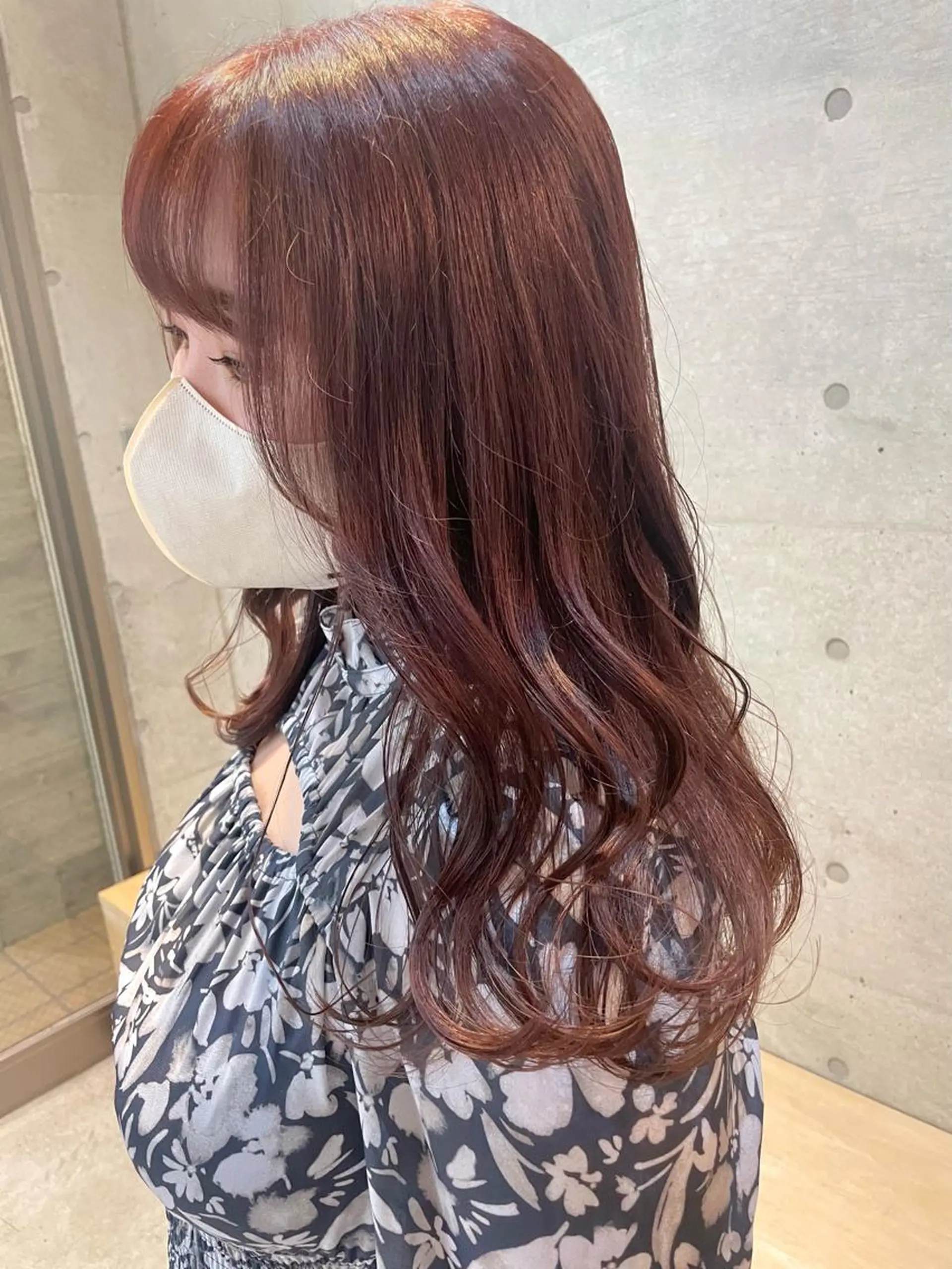 セミロング カラー ブラウンカラー ピンクカラー ピンクブラウン ヘアカラー トリートメント 【arc】Ruri コテ巻き風パーマのヘアスタイル