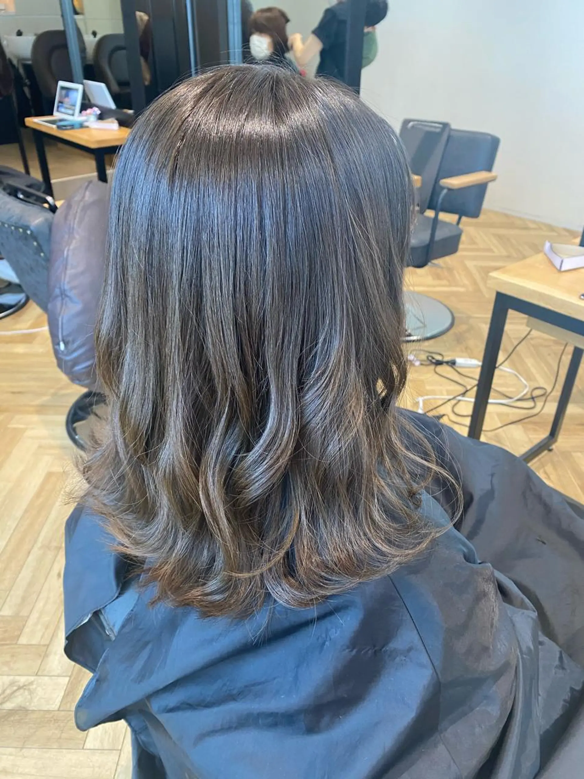 セミロング カラー グレージュ カーキグレージュ YUNA ユウナのヘアスタイル