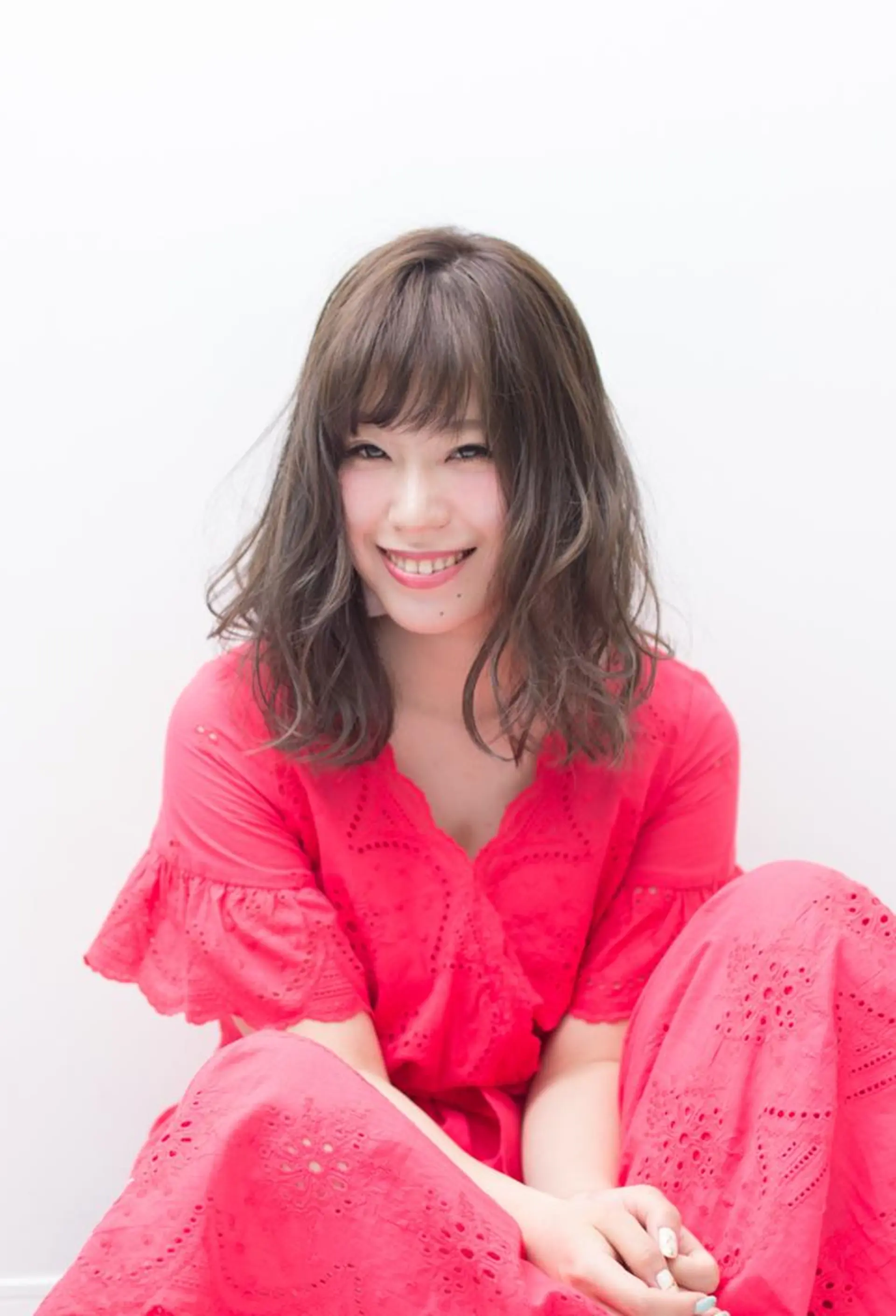ミディアム カラー アッシュ ベージュカラー 透明感カラー デザインカラー グレージュ ヘアカラー 佐藤 愛美のヘアスタイル