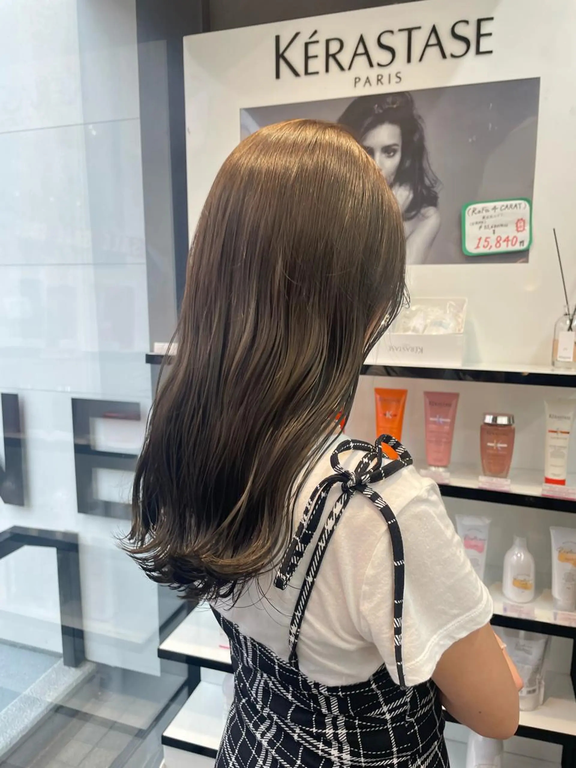 セミロング カラー ヘアアレンジ カット ヘアカラー トリートメント mika｜寒色カラー ｜ブリーチカラーのヘアスタイル