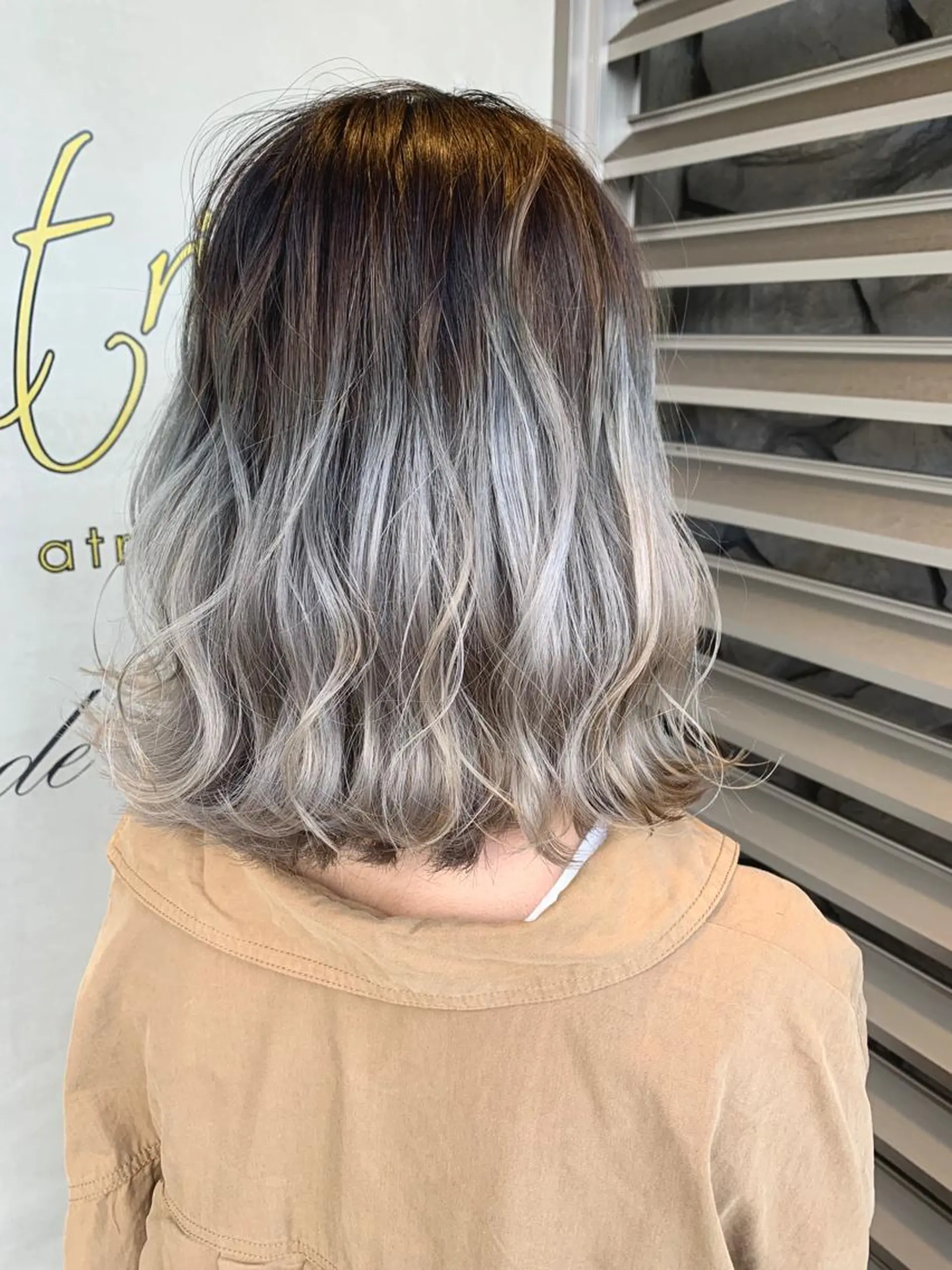 ミディアム ROBBY HIMERIのヘアスタイル