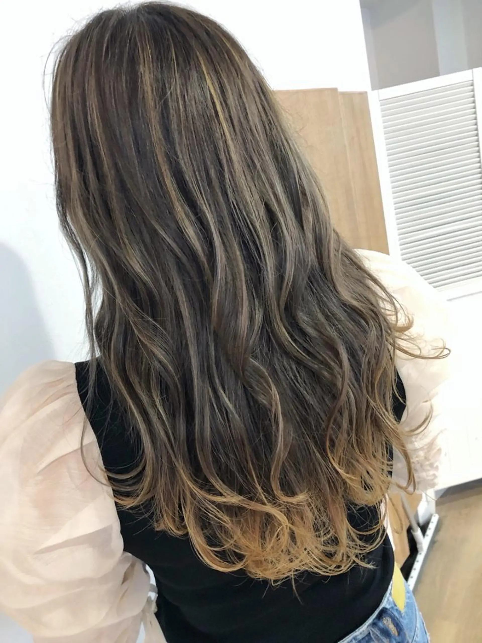 ロング ハイライト 伊藤 かなのヘアスタイル