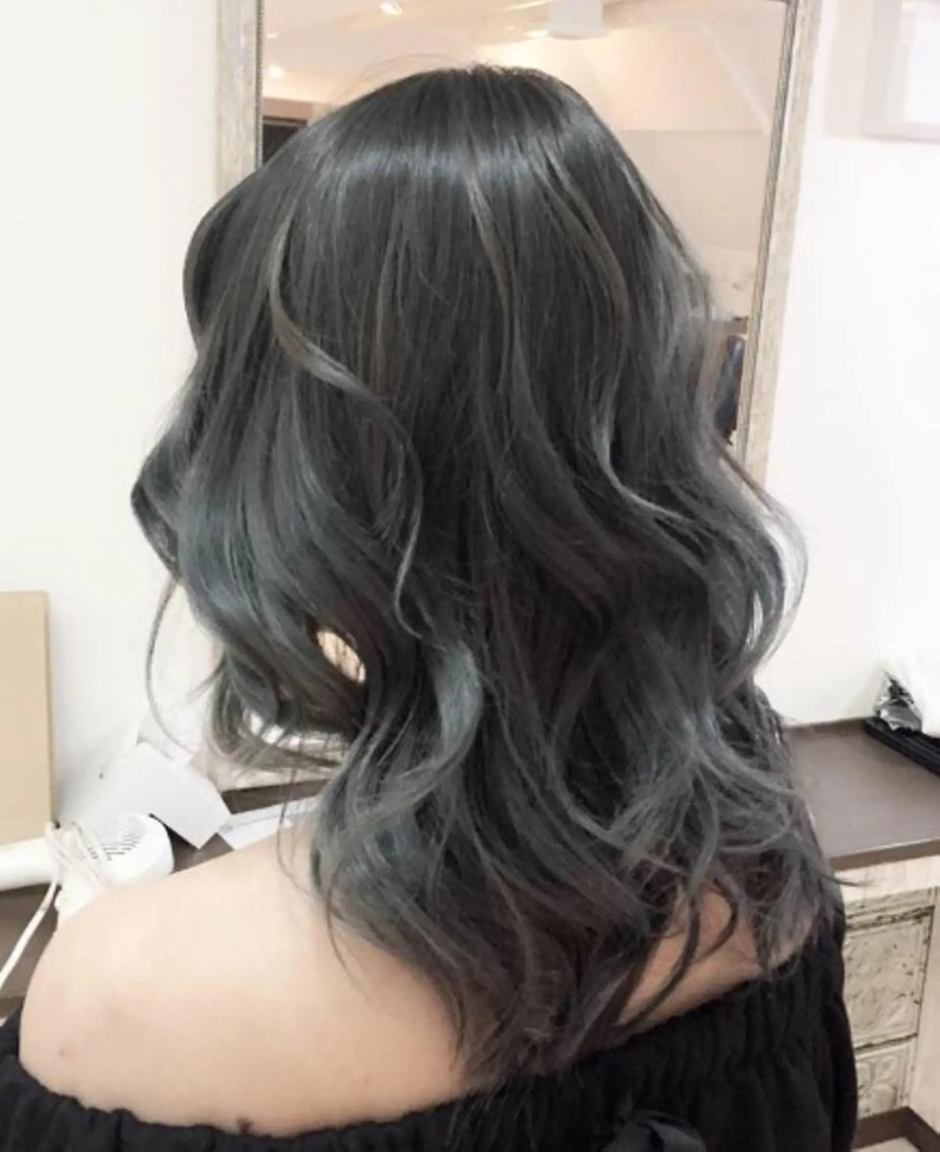 セミロング カラー ブリーチ グレージュ イルミナカラー シルバー シルバーグレージュ SALOWIN梅田　　サロウィン所属・縮毛•酸性矯正特化/ 美髪•髪質改善/KJのヘアスタイル