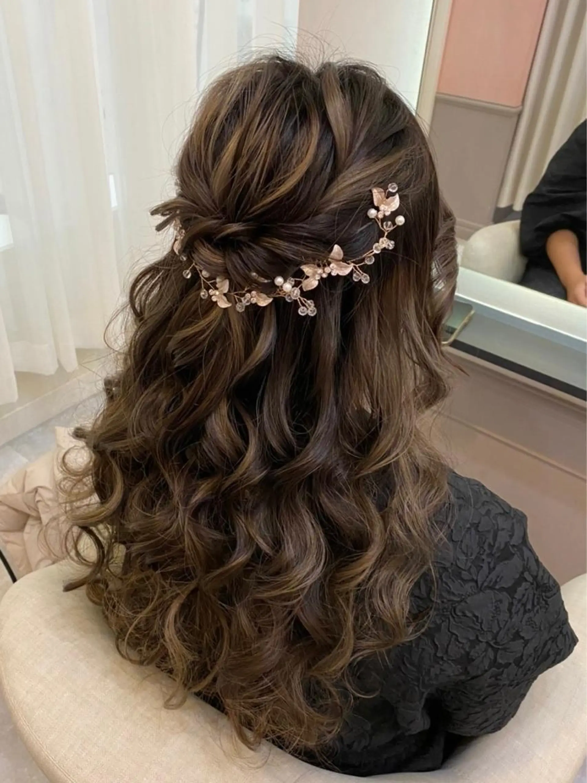 ロング ヘアアレンジ ハーフアップ lien ヒジリのヘアスタイル