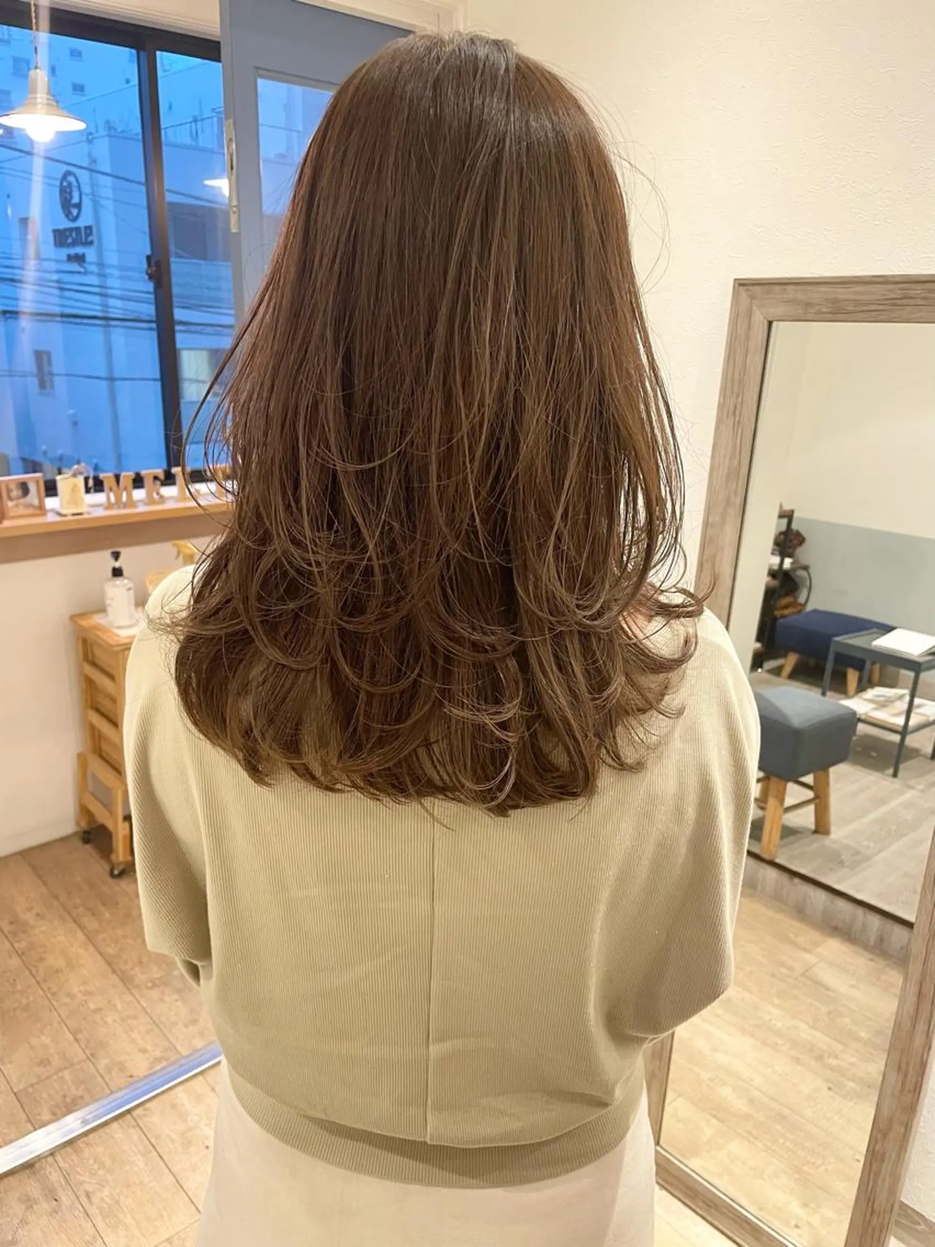 セミロング カラー ベージュカラー ブリーチ 透明感カラー グレージュ ラベンダーカラー 🩰オリーブ/ ベージュ松本咲花🩰のヘアスタイル