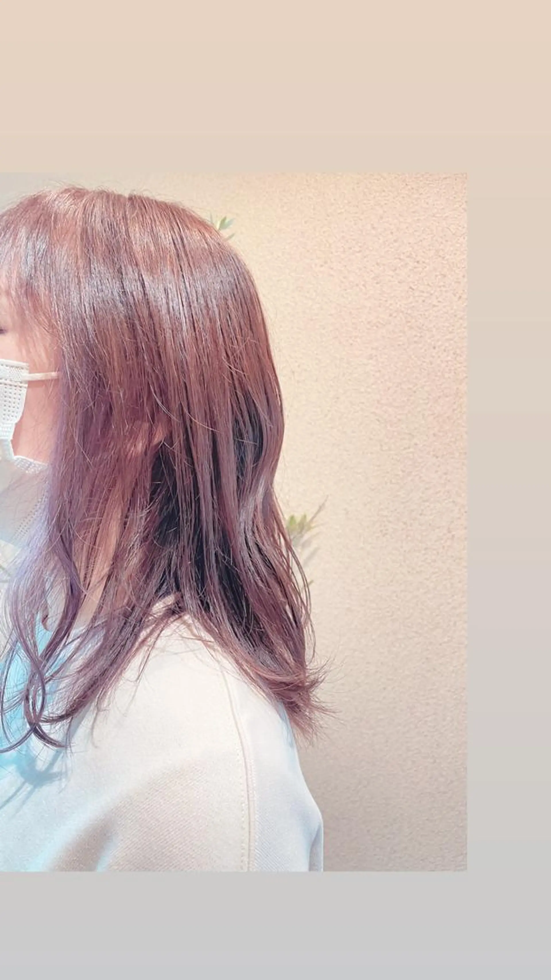 セミロング カラー インナーカラー パープルカラー ヘアカラー 佐々木 麻純のヘアスタイル