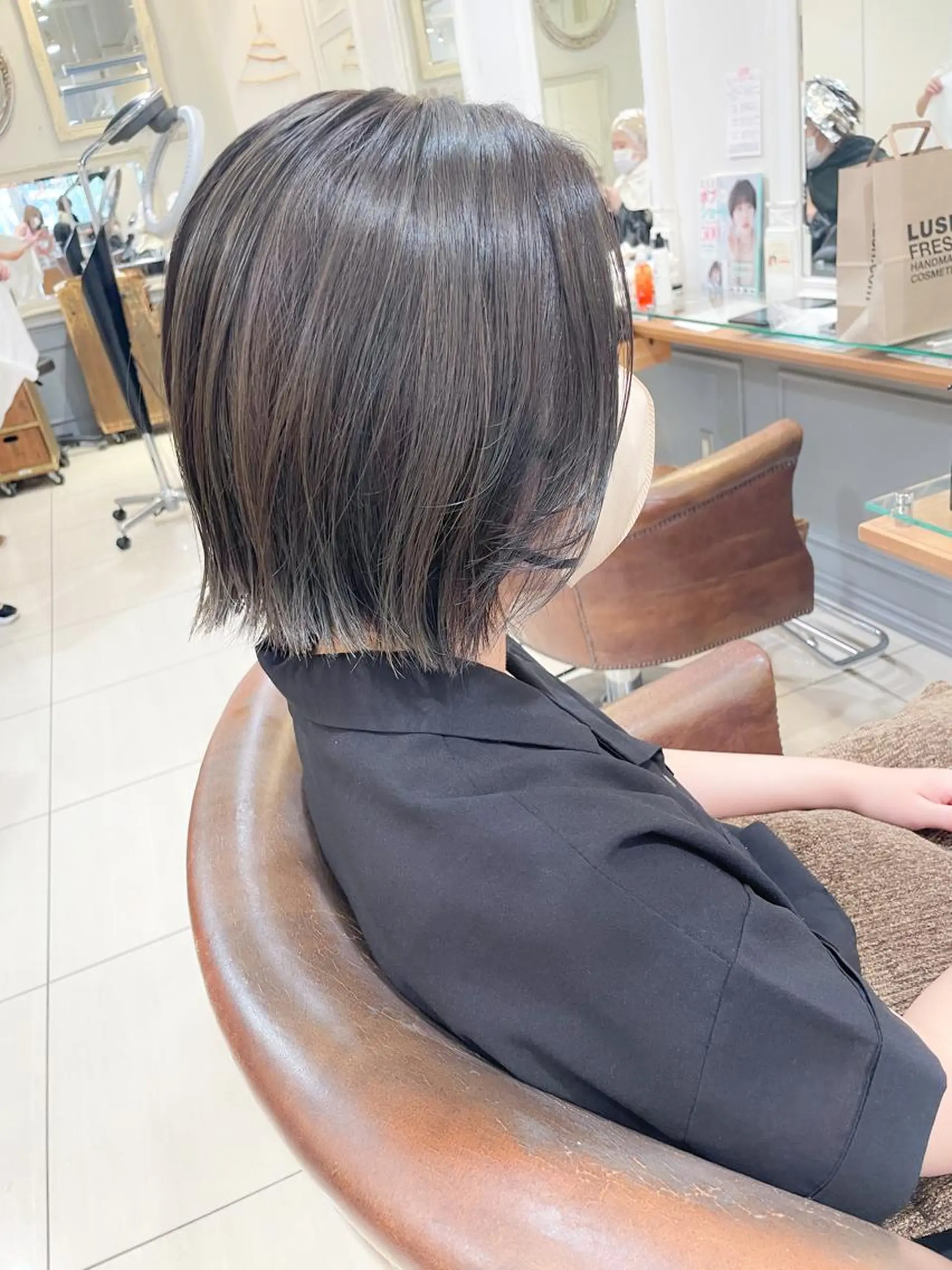 ミディアム カラー 切りっぱなしボブ ハイライトカラー オリーブグレー ボブ ハイライト ヘアカラー トリートメント ヘッドスパ ✨カラー支持No.1 🧸ワキ カナコ🧸のヘアスタイル