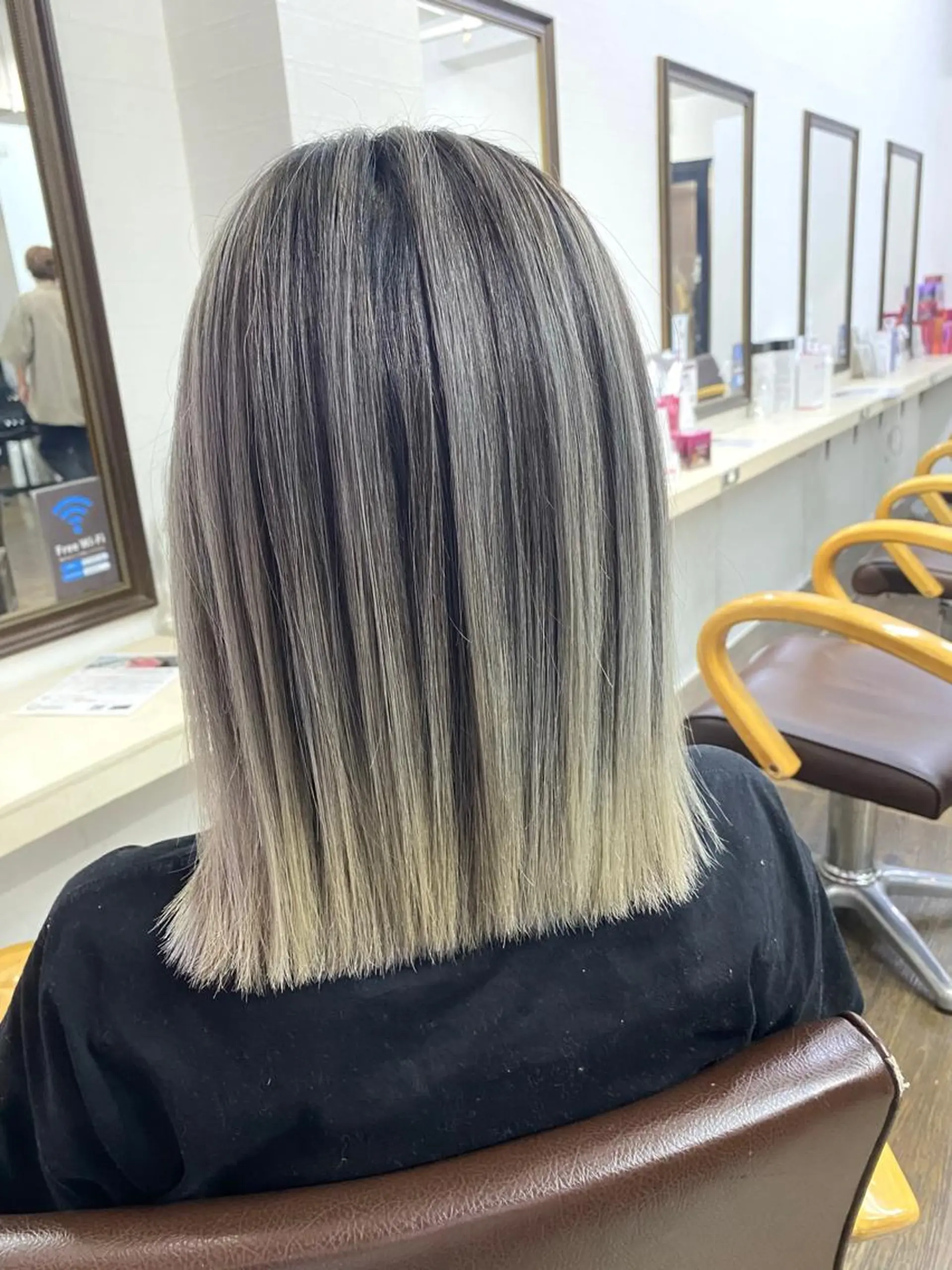 ミディアム カラー バレイヤージュ ブリーチ 透明感カラー ハイトーンカラー レイヤーカット XELVE所属・髪質改善♠️ KENTAROのヘアスタイル