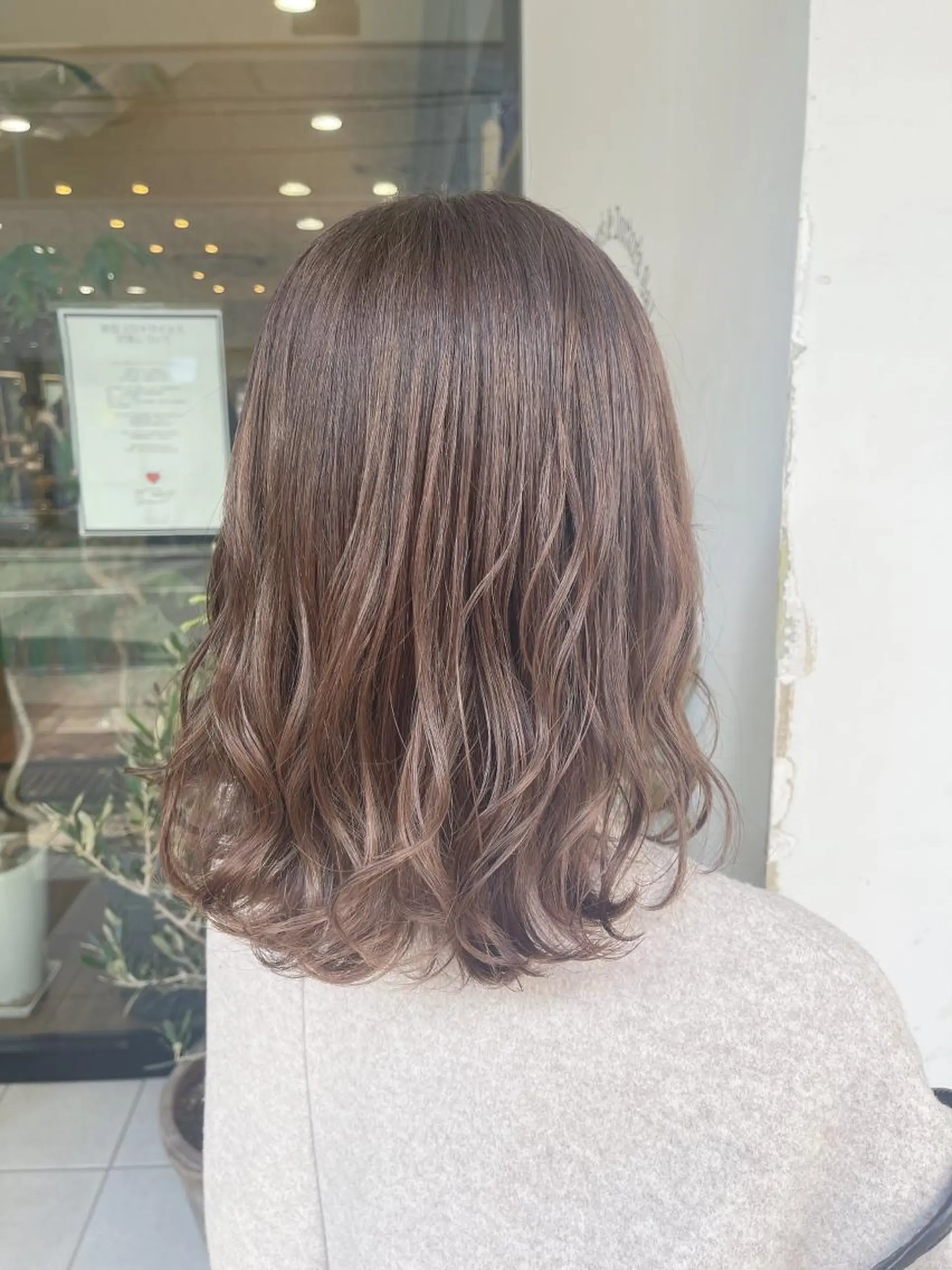 ミディアム カラー アッシュ アッシュブラウン バレイヤージュ ベージュカラー ブリーチ カット きむら かずきのヘアスタイル