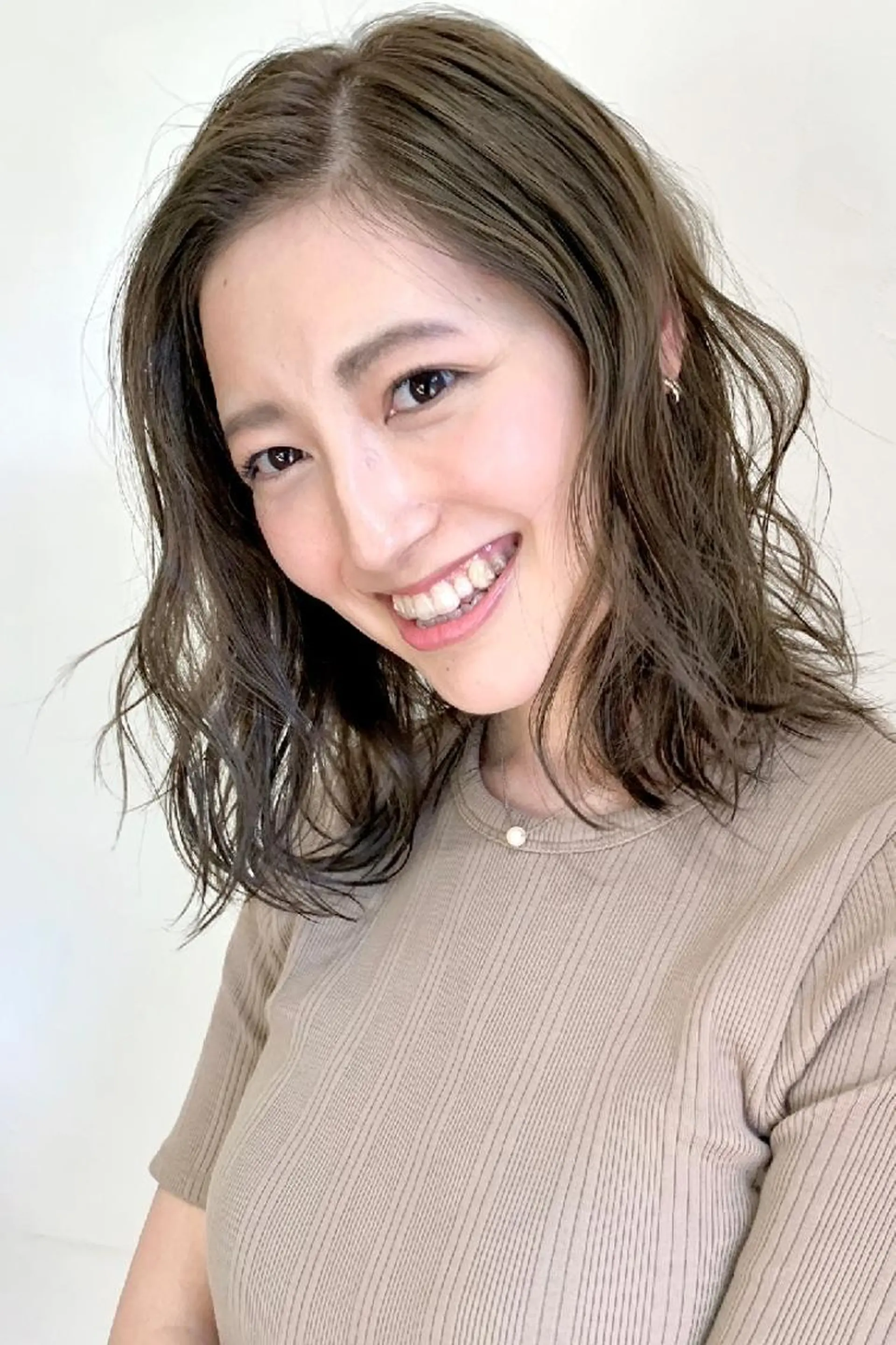 ミディアム カラー ヘアアレンジ デザイナー Anne アンのヘアスタイル
