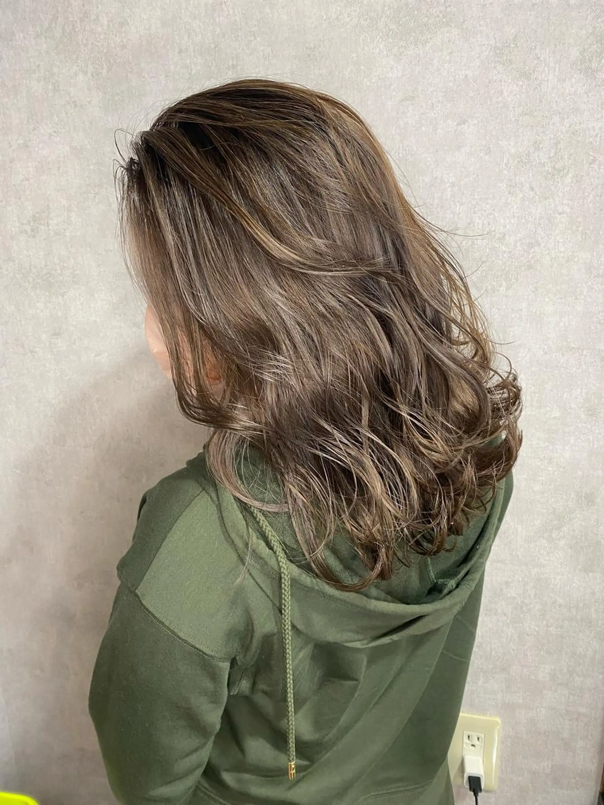 セミロング カラー 透明感カラー ハイライトカラー ハイライト ヘアカラー 山崎 雄太のヘアスタイル