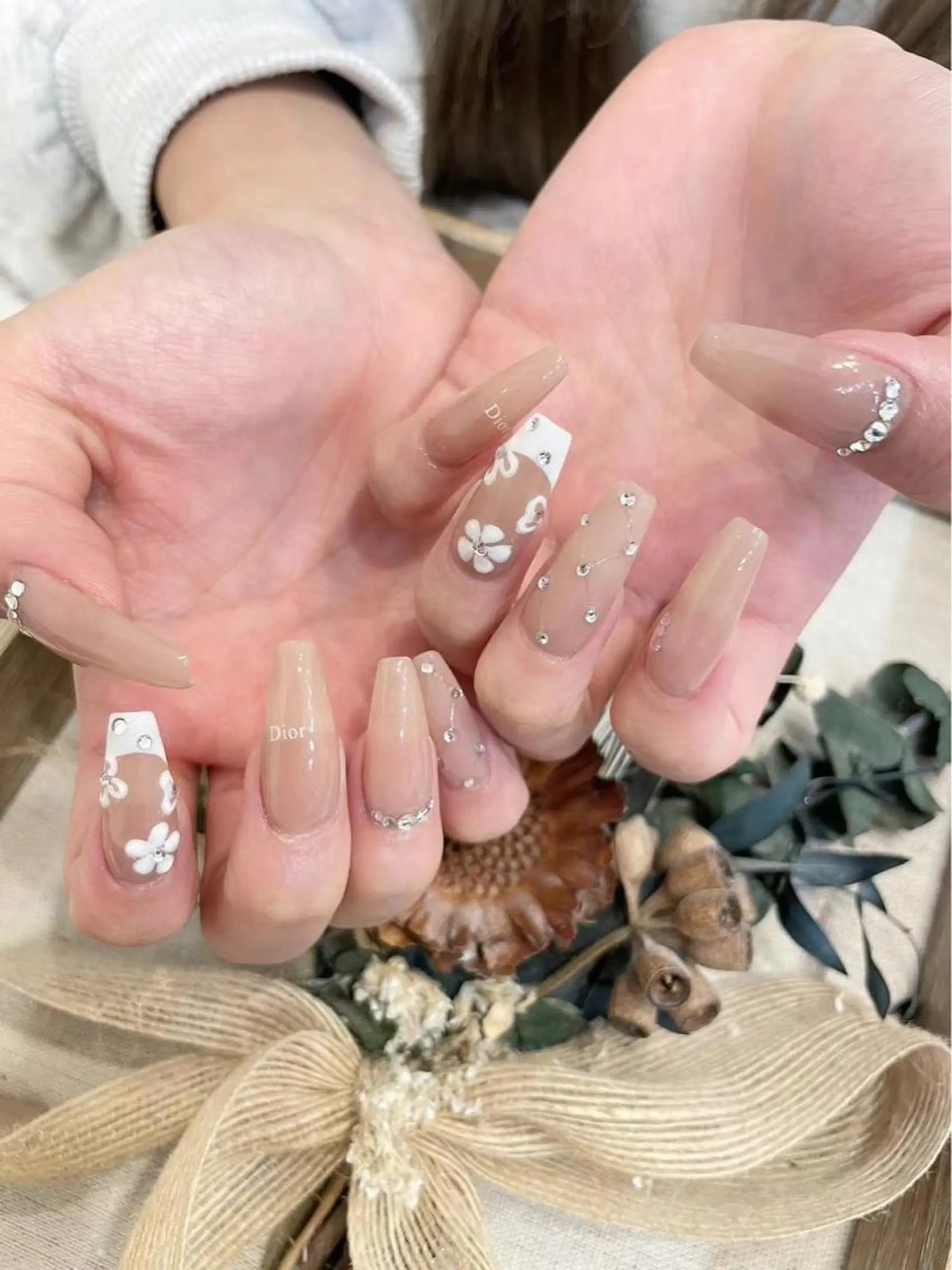 ネイル ストーンネイル Babarla Nailのネイルデザイン