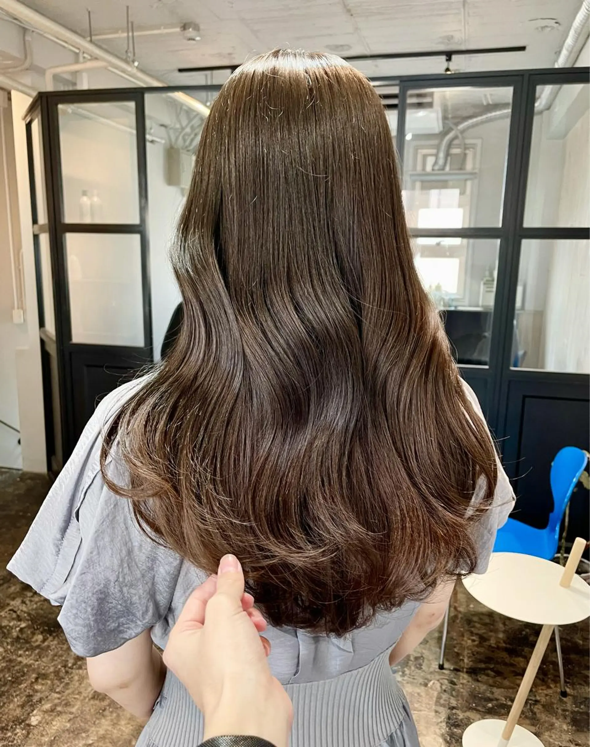 ロング カラー オリーブカラー 元町神戸 國井椋介のヘアスタイル