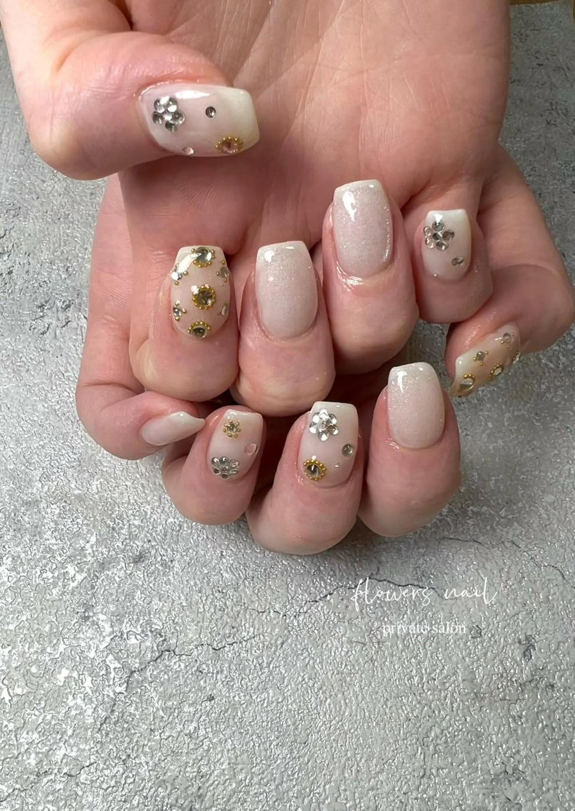 ネイル ジェルネイル ラメ(グリッター) 持ち込み パラジェル 春ネイル ハンドネイル flowers nailのネイルデザイン