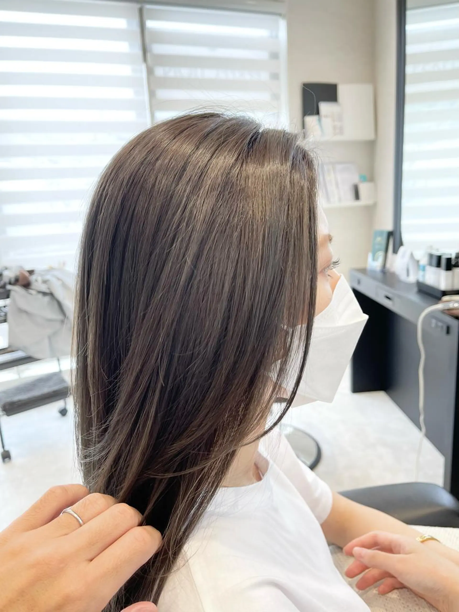 セミロング PERFECTION【パーフェクション】所属・N ミジーのヘアスタイル