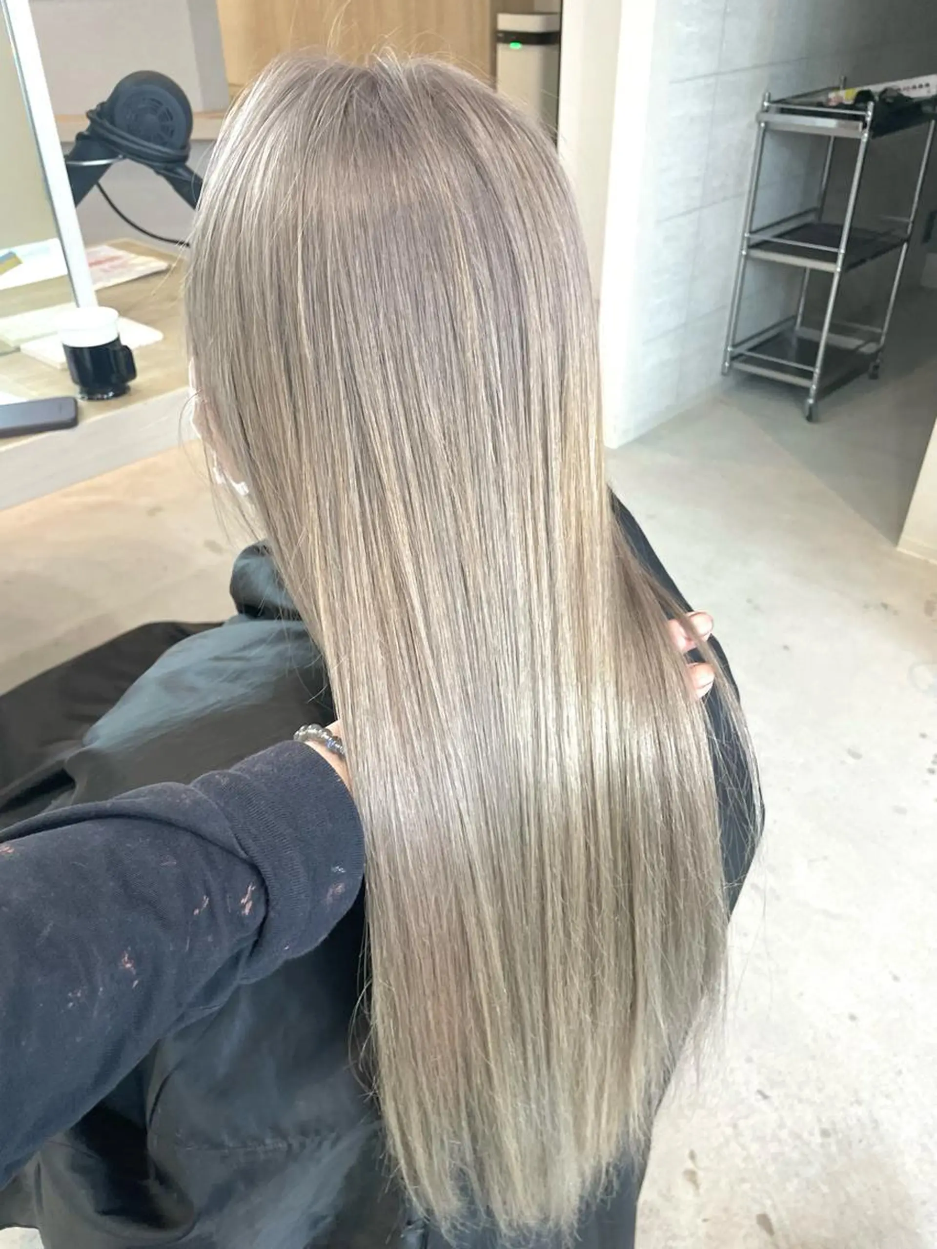 ロング カラー アディクシーカラー バレイヤージュ ベージュカラー ブリーチ ケアブリーチ ヘアカラー トリートメント Lia所属・皆木 智晴のヘアスタイル