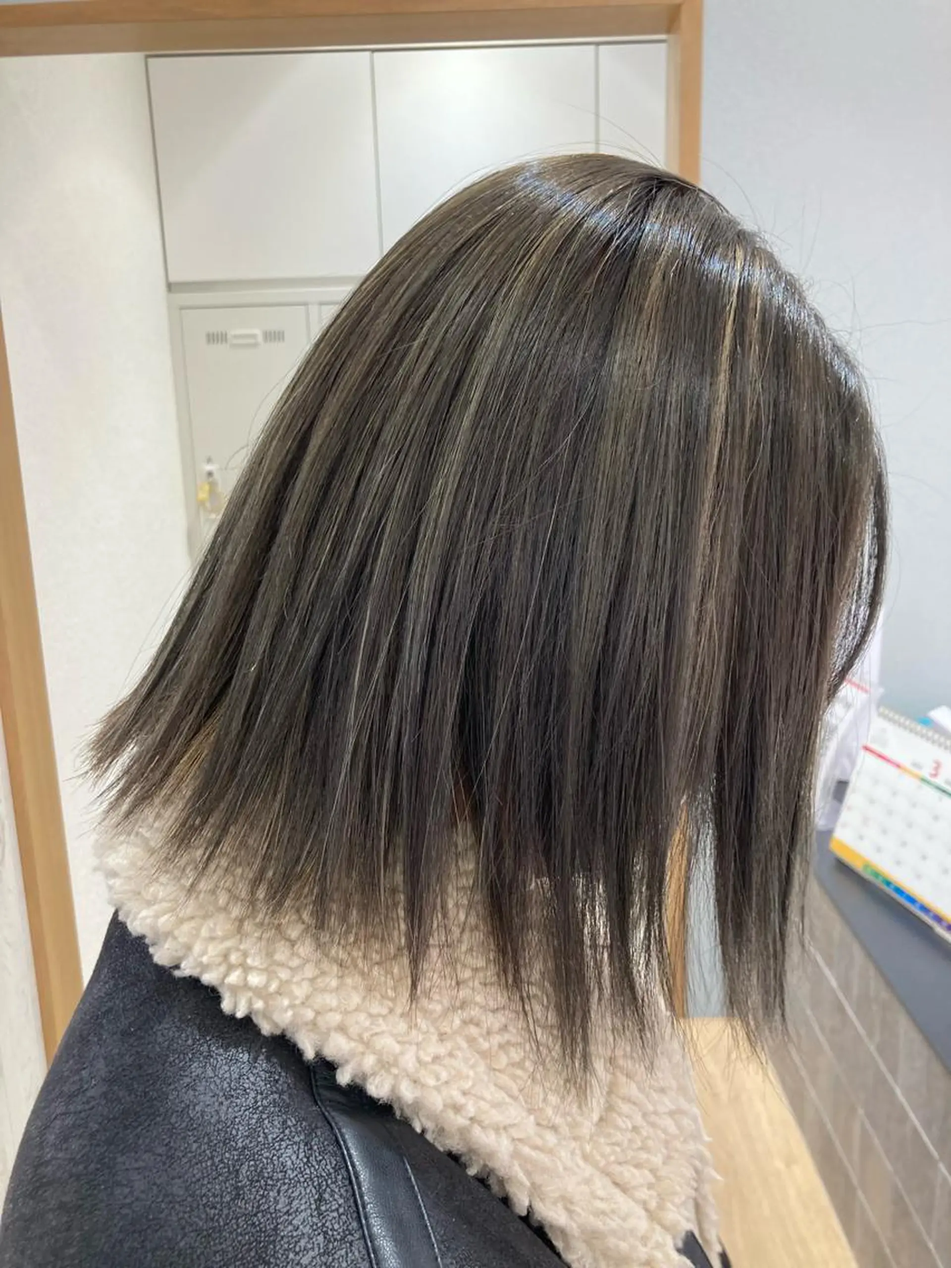 ミディアム カラー グレージュ ハイライトカラー ハイライト ヘアカラー 野村 さなみ✨ぱっつんボブのヘアスタイル