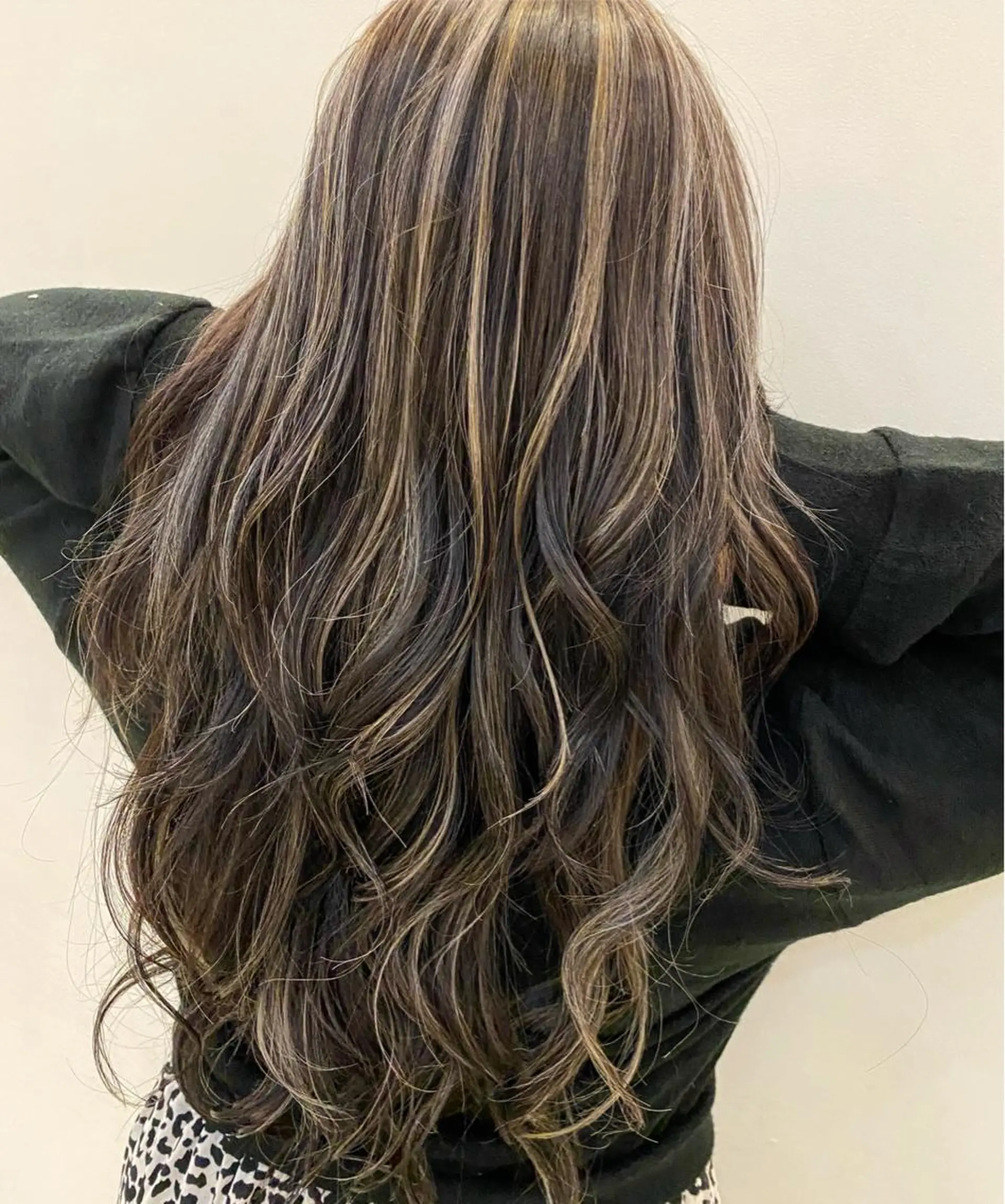 ロング ハイライト ヘアカラー トリートメント ジェニファー ✂︎TOMOKI✂︎のヘアスタイル