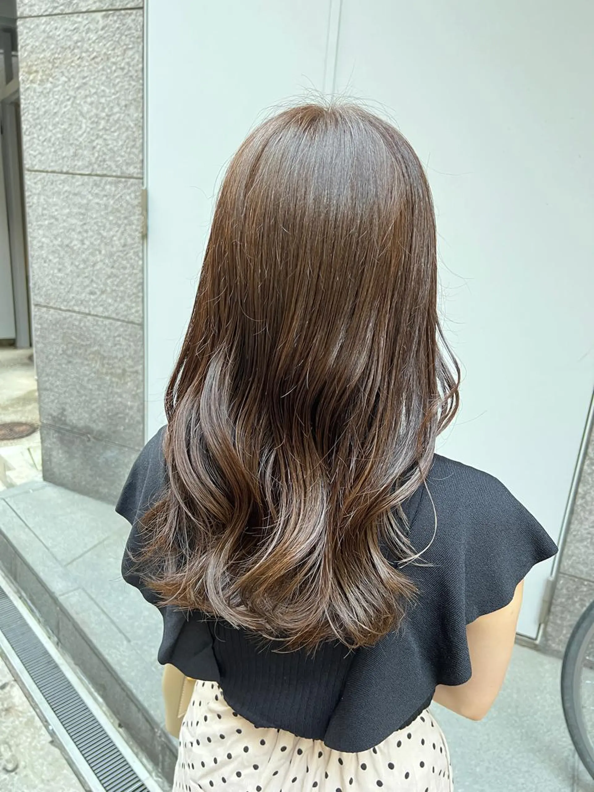ロング カラー ベージュカラー ブリーチ ブリーチなしカラー カット ヘアカラー トリートメント ノイシキ サキのヘアスタイル