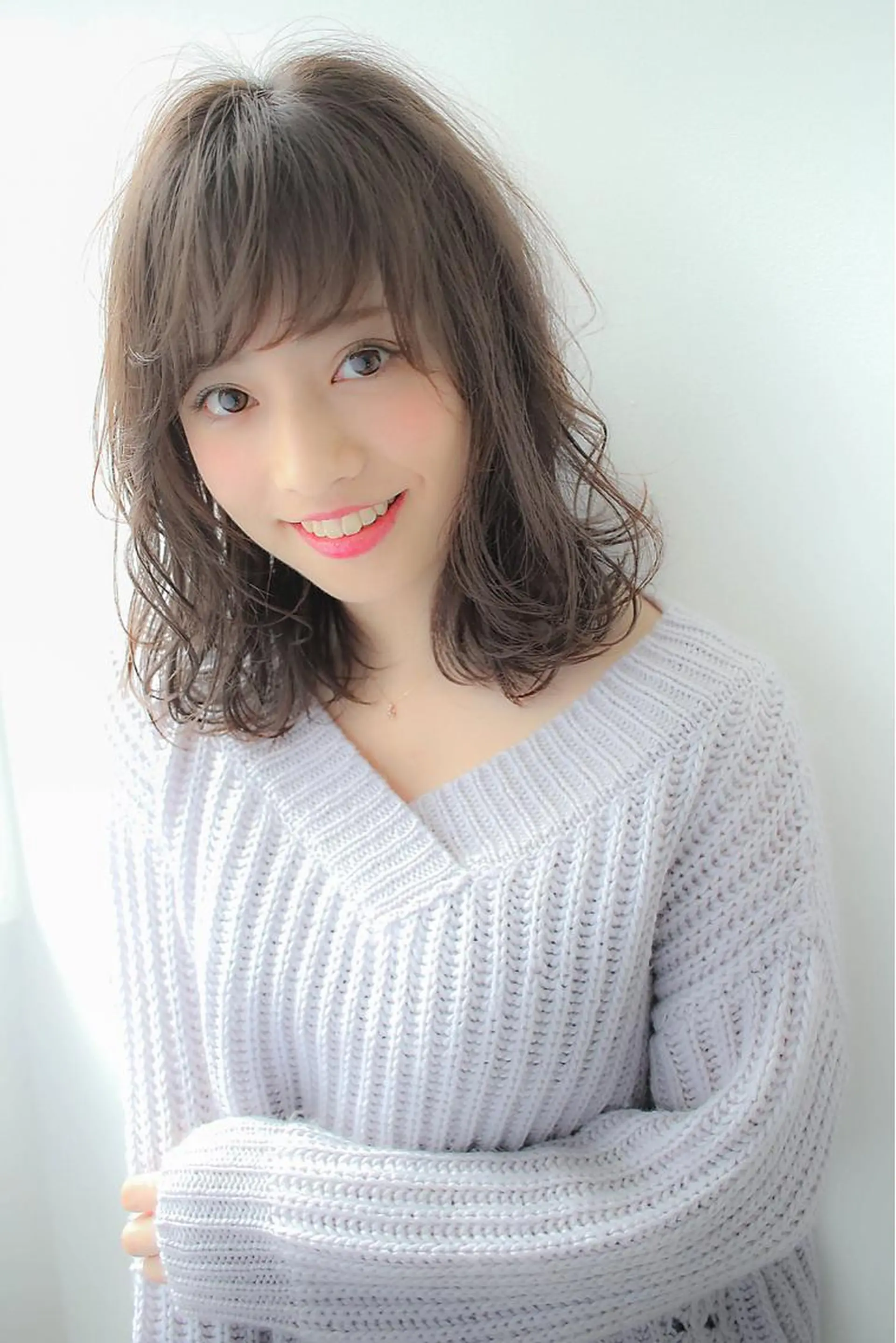 ミディアム パーマ 💘トレンドスタイル 💘透明感ヘアのヘアスタイル