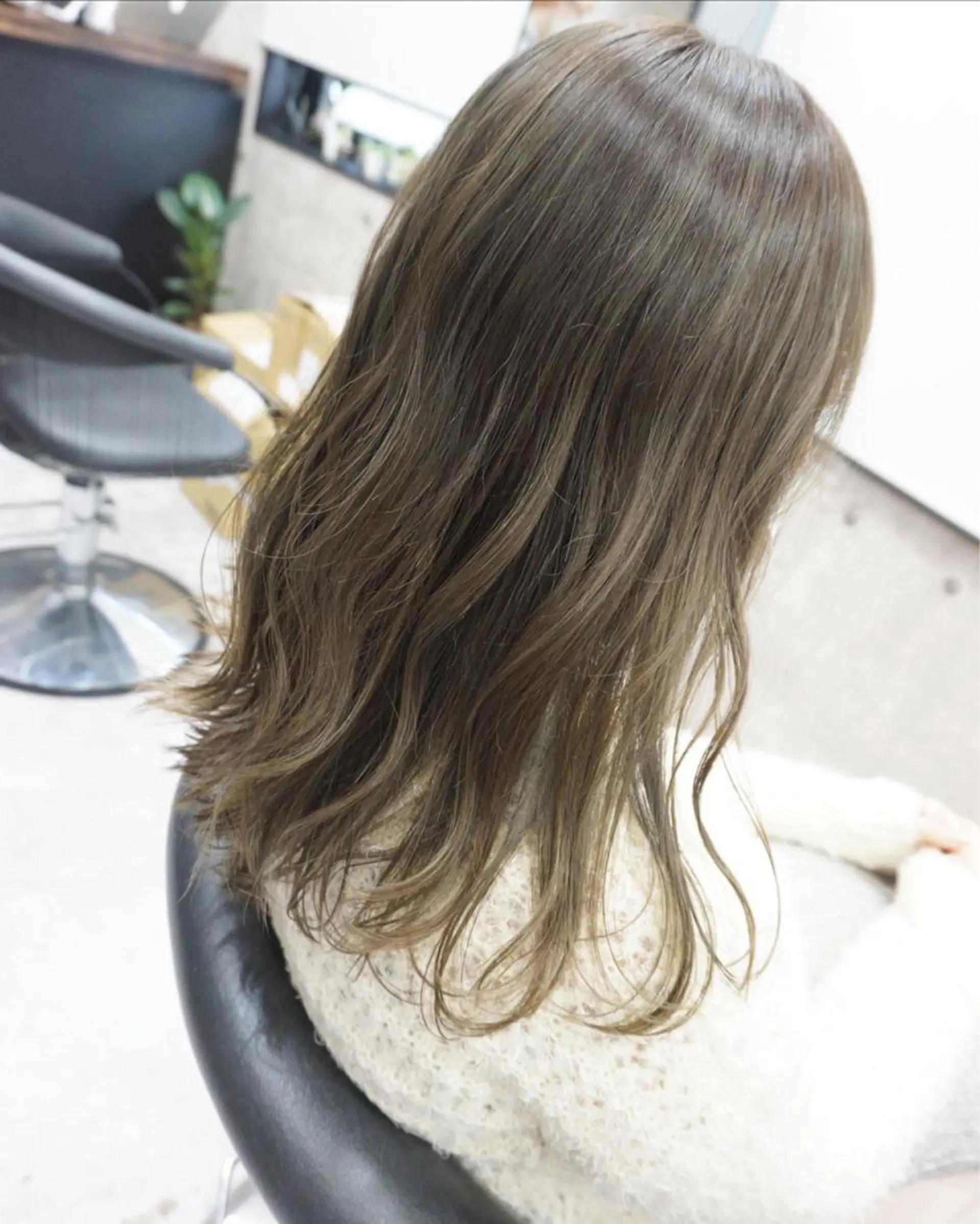 セミロング ハイライト カット ヘアカラー トリートメント hair teria ryu 大塚のヘアスタイル