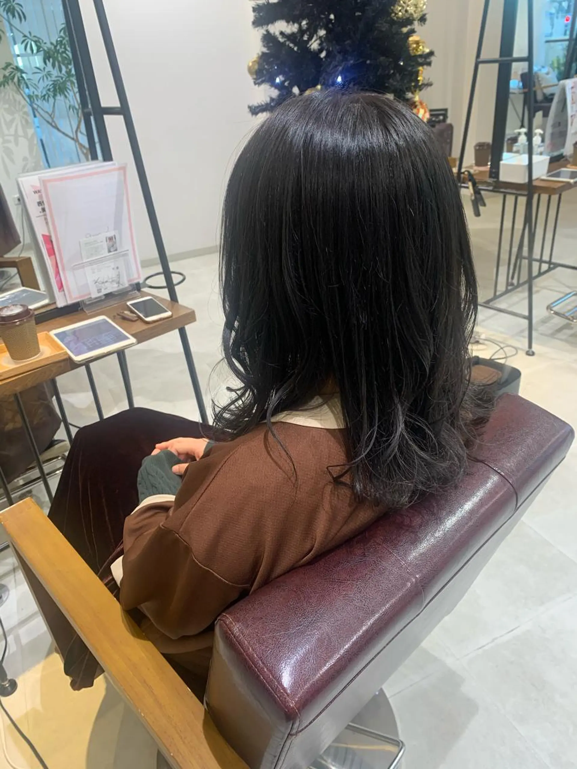 ミディアム カラー ブリーチ ブルーカラー ブルージュ 透明感カラー ブリーチなしカラー カット ヘアカラー トリートメント cher. 新井瑞希のヘアスタイル