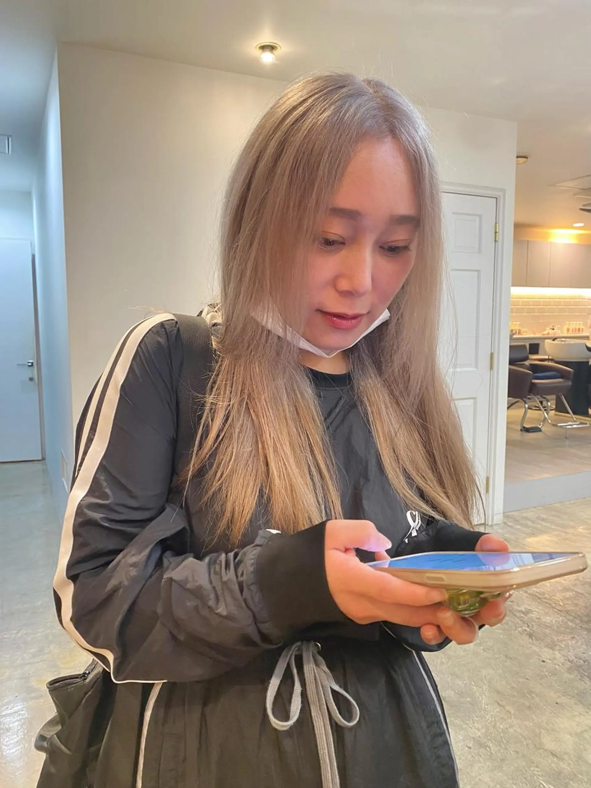 ロング カラー ベージュカラー ホワイトベージュ ヘアカラー 聖斗 /ハイトーン/パーマのヘアスタイル