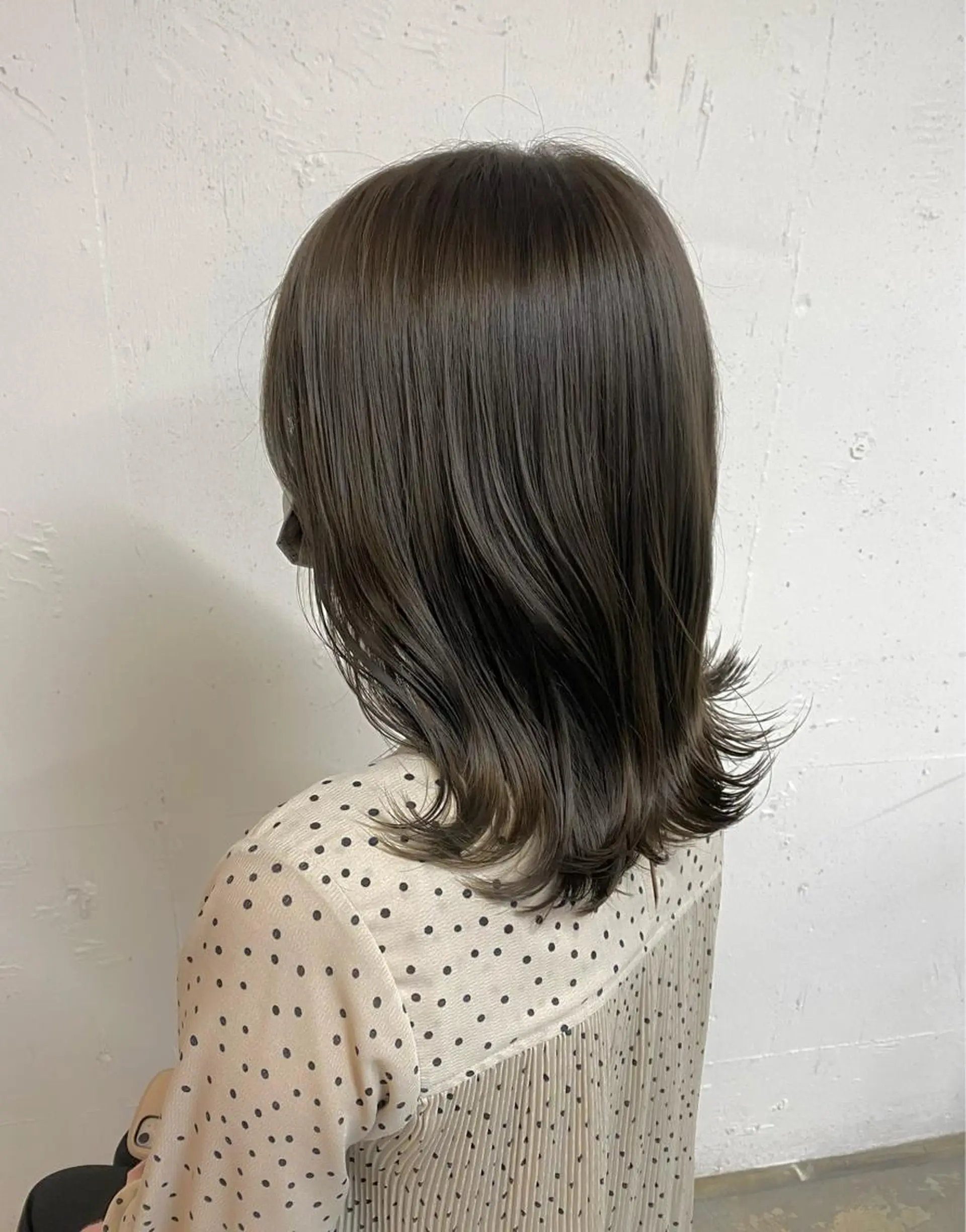 ミディアム アッシュ Seaby / 木上 綾菜のヘアスタイル