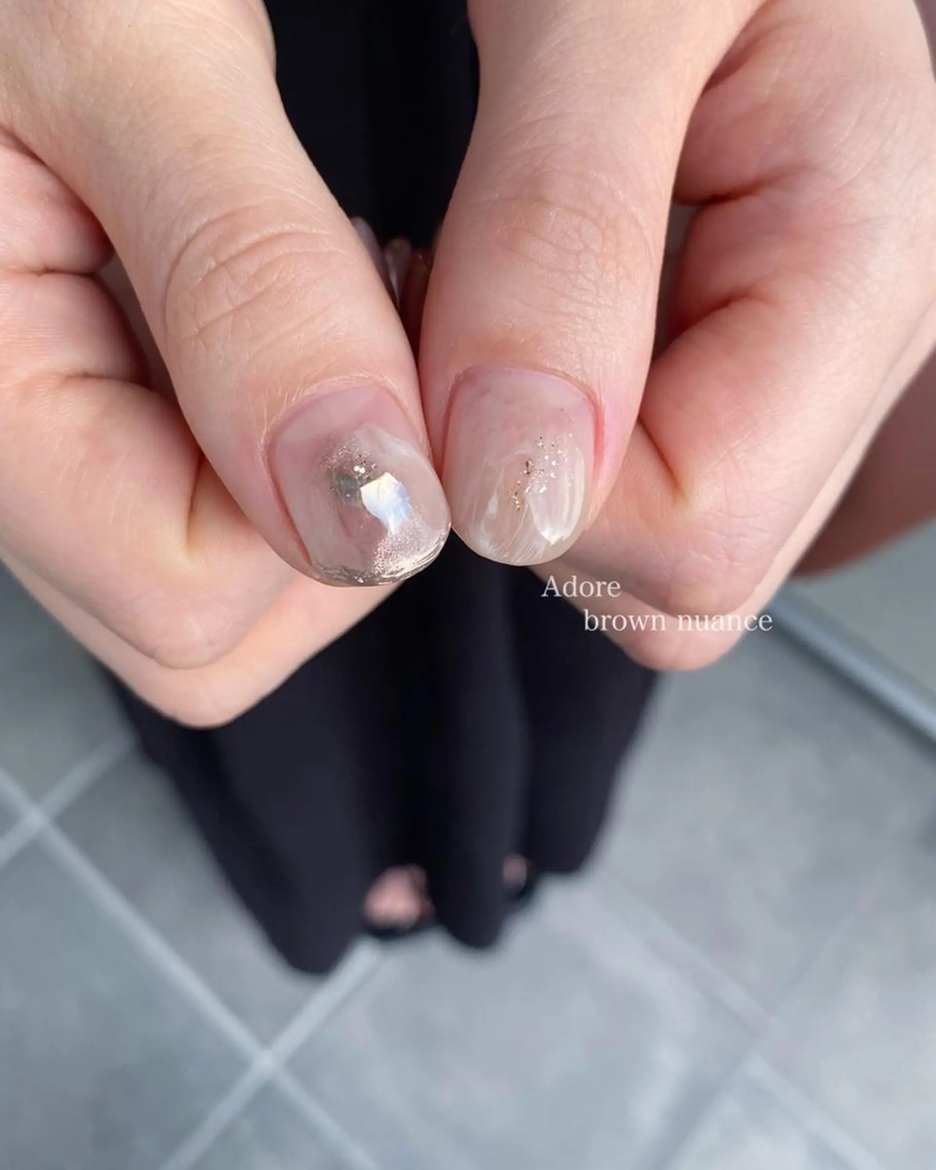 ネイル ブラウン クリアネイル ミラーネイル ニュアンスネイル シンプルネイル ハンドネイル Nail Adore.のネイルデザイン