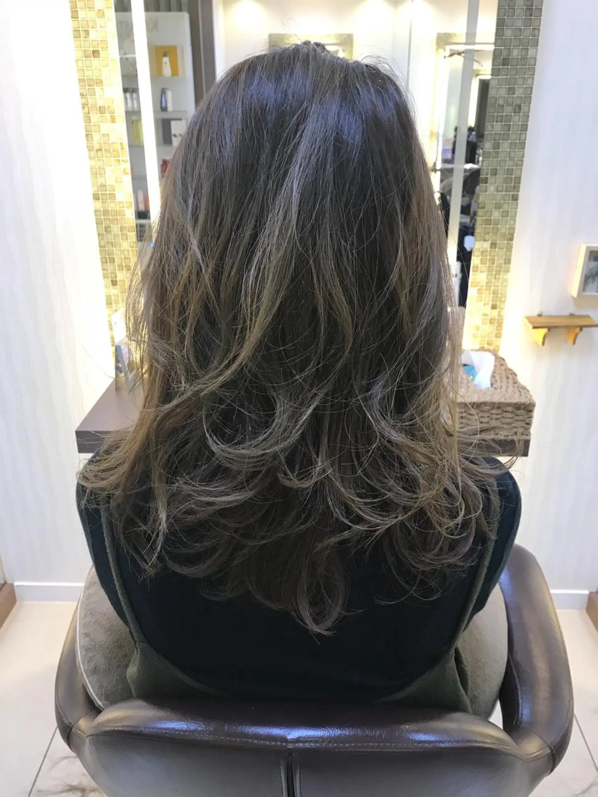 ミディアム ill【イル】天神西通り店所属・髪質改善縮毛矯正/暖 色カラー/ウエダカナのヘアスタイル