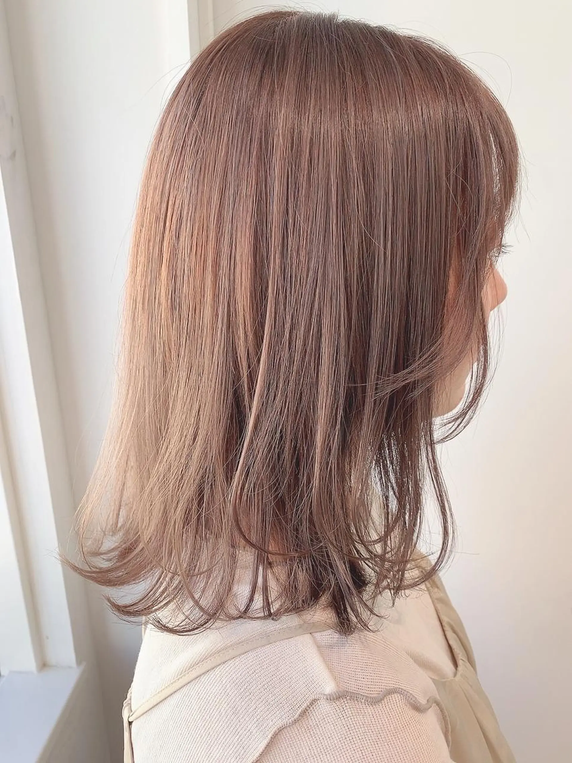 セミロング カラー ベージュカラー ミルクティーベージュ tahie所属・クスカワ ノリエのヘアスタイル