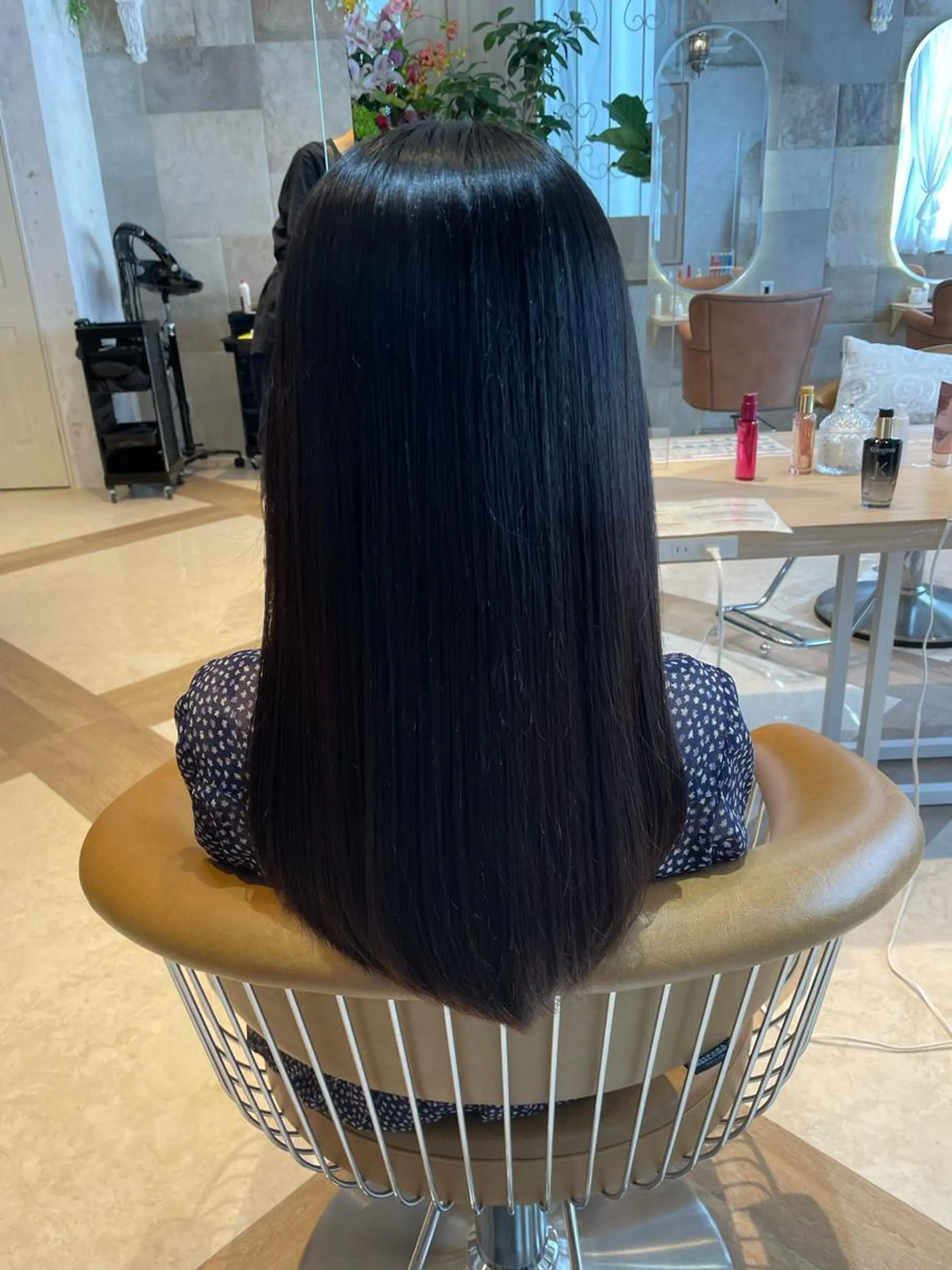 ミディアム パーマ 栗原 瑠世のヘアスタイル