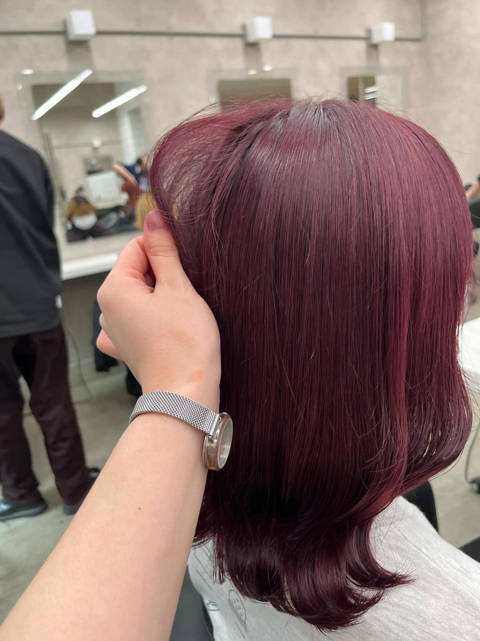 セミロング 寒色＆ブリーチ特化 寒色MiOのヘアスタイル