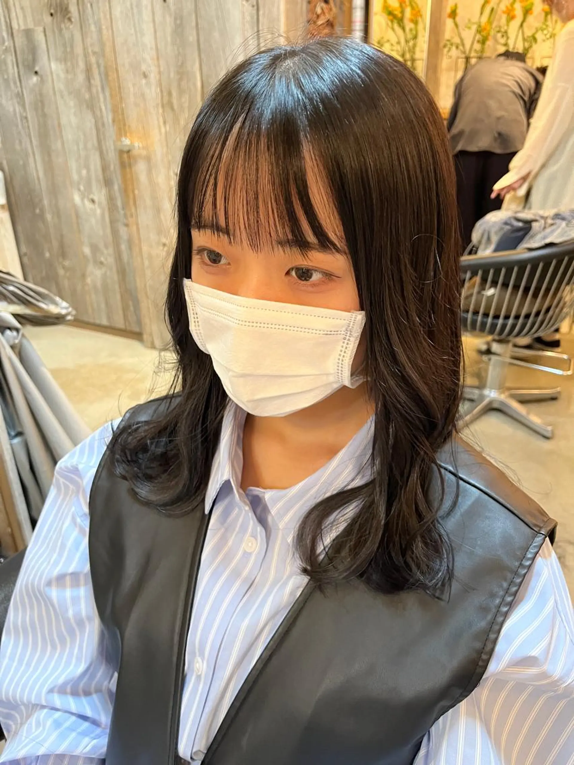 セミロング カラー 三品 早妃のヘアスタイル