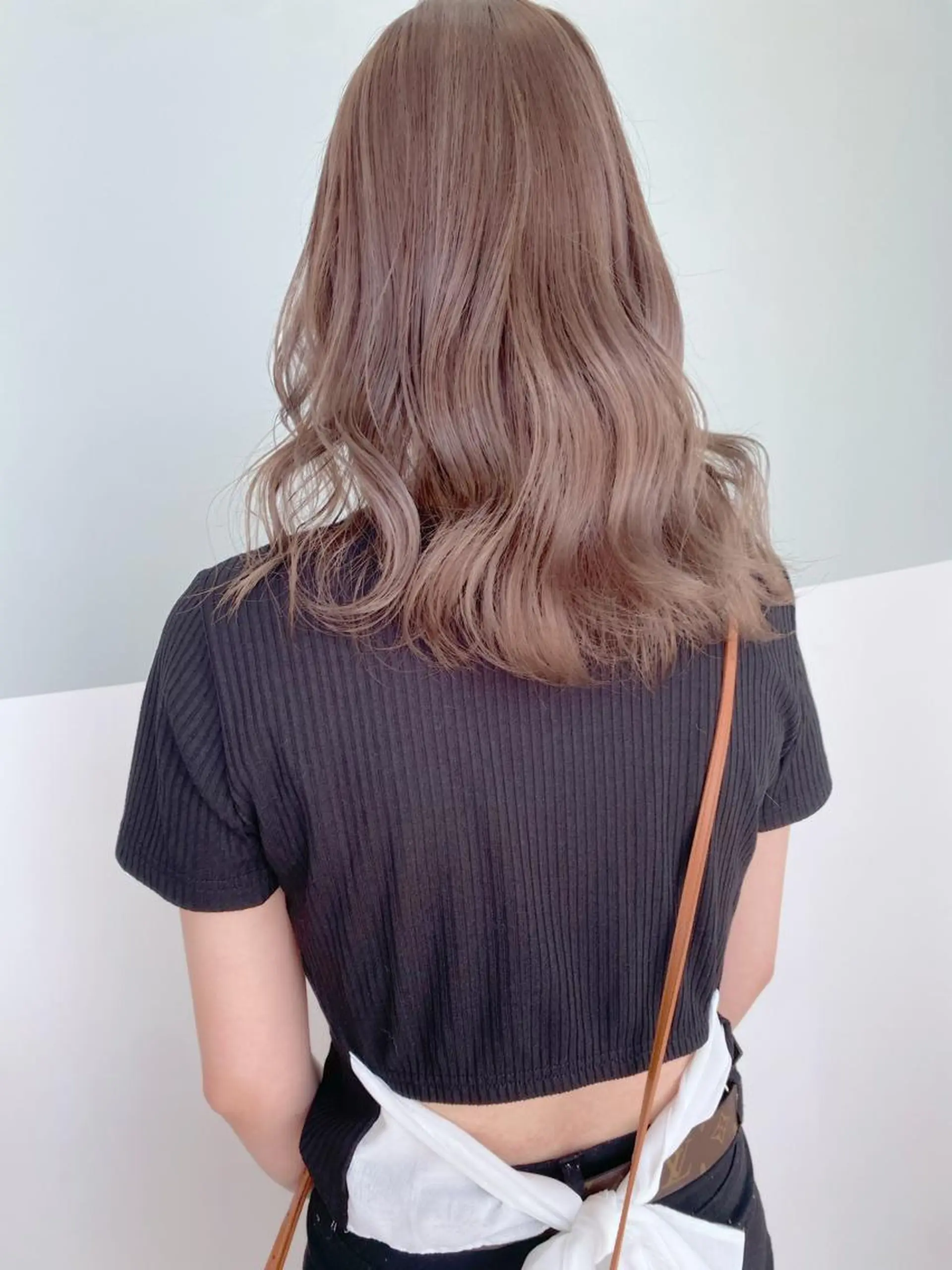 セミロング カラー ブリーチ グレージュ ハイライトカラー ハイライト matsuzawa mihoのヘアスタイル