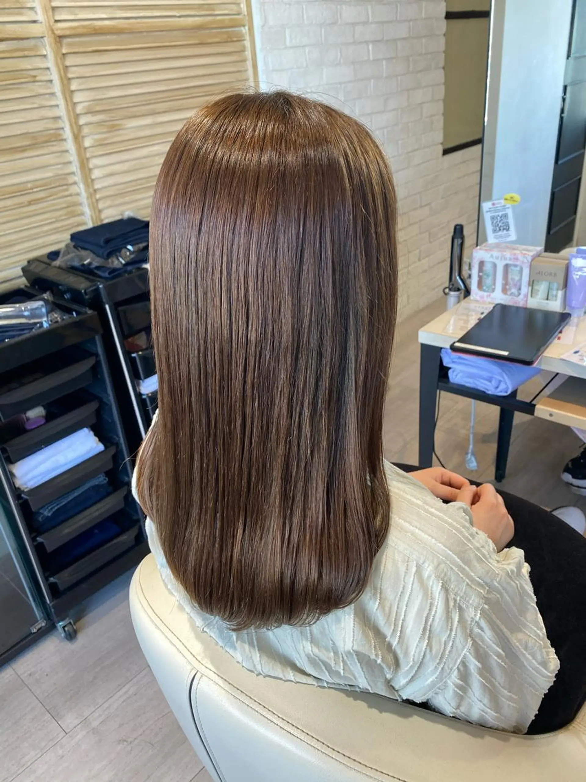 セミロング カラー ヘアアレンジ ベージュカラー HAIR STUDIO buzz所属・金子 富士のヘアスタイル