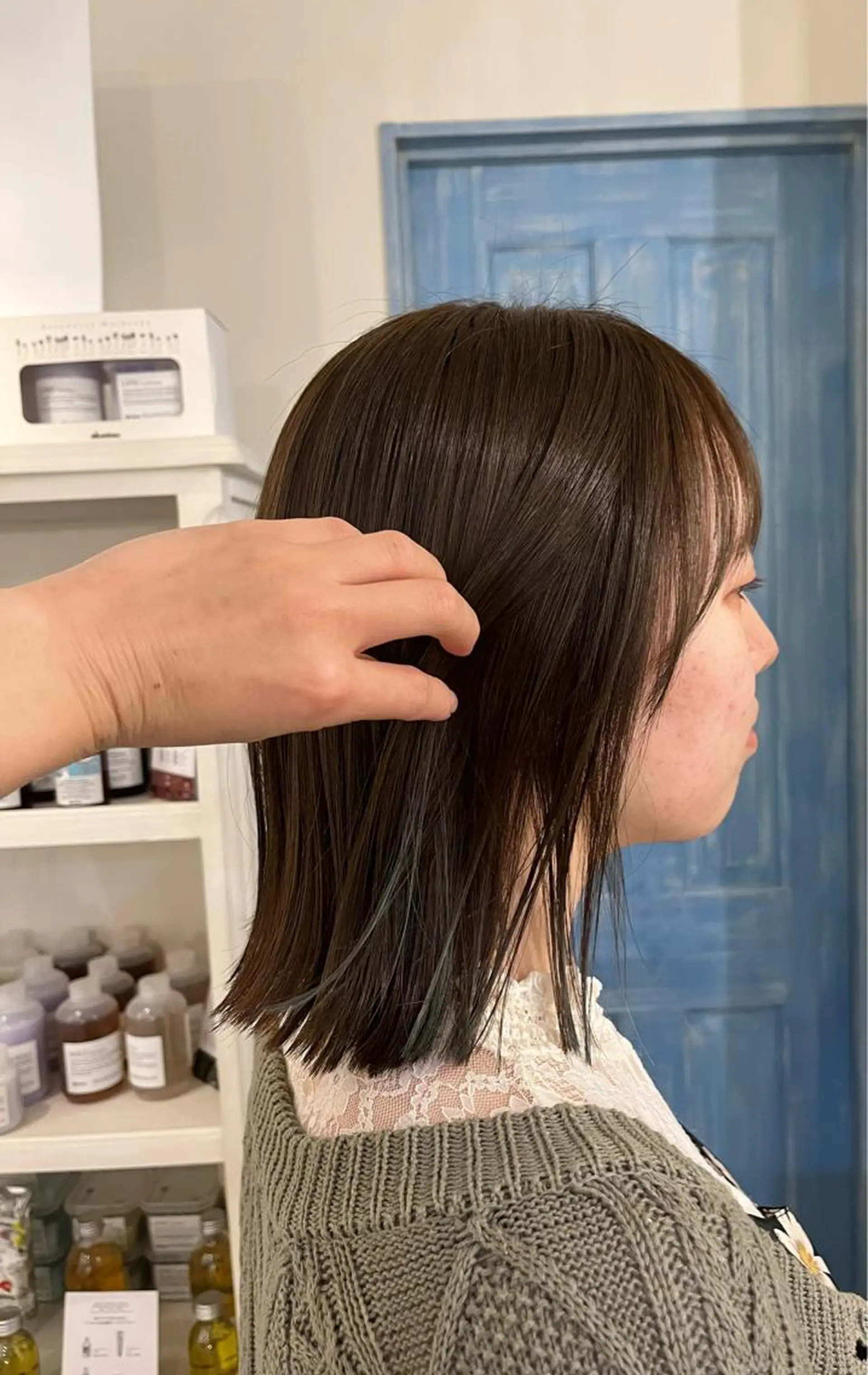 ミディアム カラー ブルーカラー ハイライトカラー インナーカラー ハイライト ヘアカラー トリートメント よこもり あいのヘアスタイル