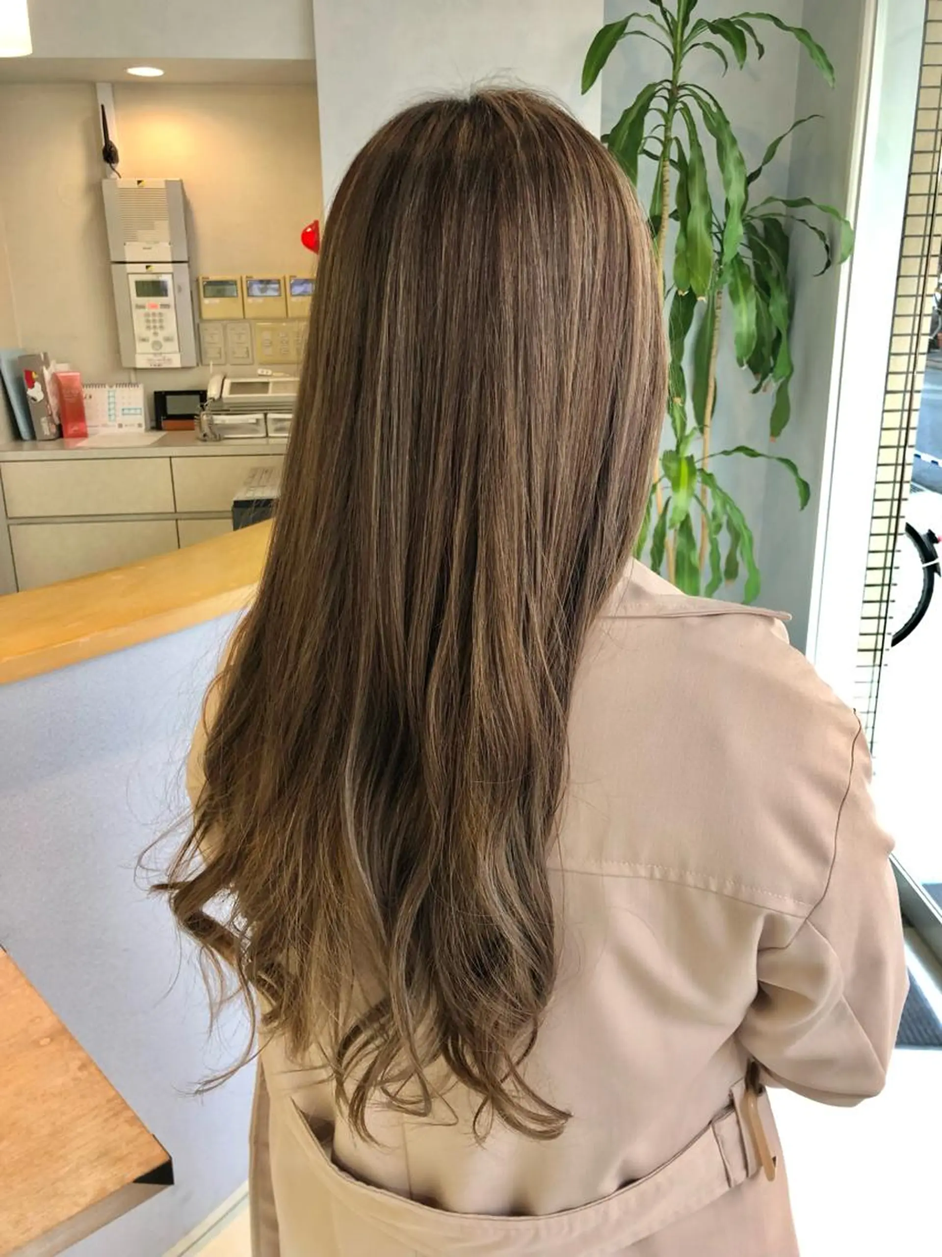 ロング カラー バレイヤージュ レイヤーカット カット 縮毛矯正 阿部 美咲のヘアスタイル