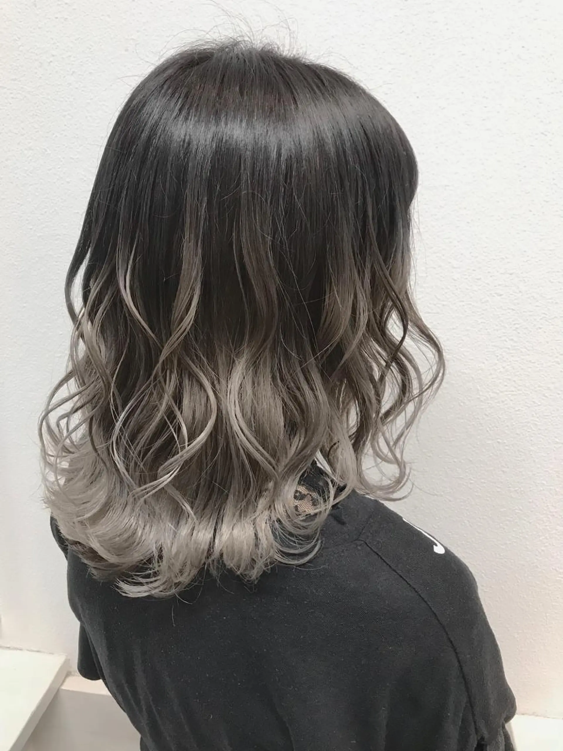 ミディアム カラー ヘアアレンジ グラデーションカラー シルバー ヘアカラー トリートメント GiseL天神カラー 髪質改善/ブリーチのヘアスタイル
